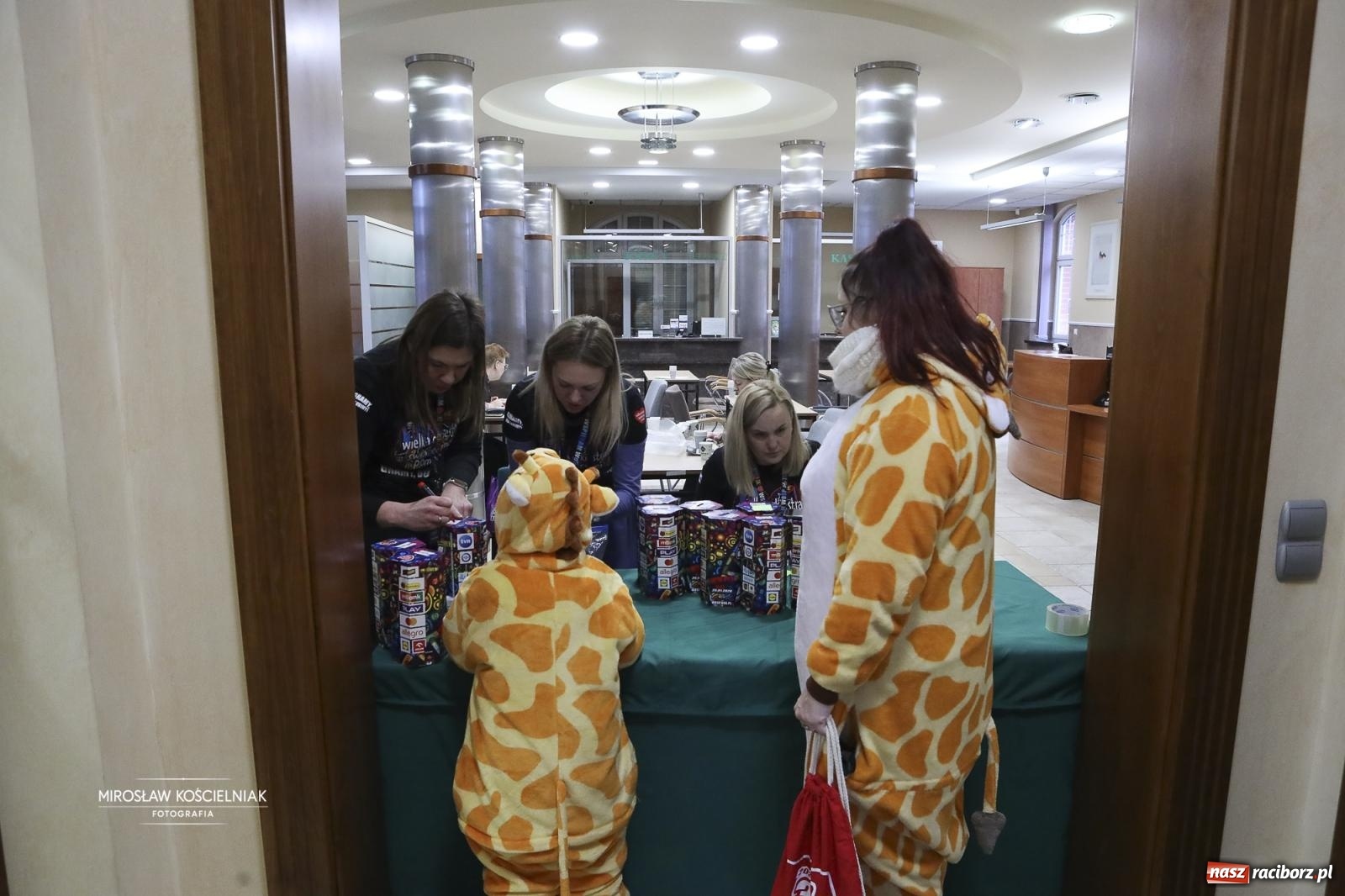 Zdjęcie w galerii na portalu naszraciborz.pl: Rock, ogień, Zumba i licytacje – tak przebiegł finał WOŚP na raciborskim Rynku [FOTO i WIDEO] wiadomości z regionu