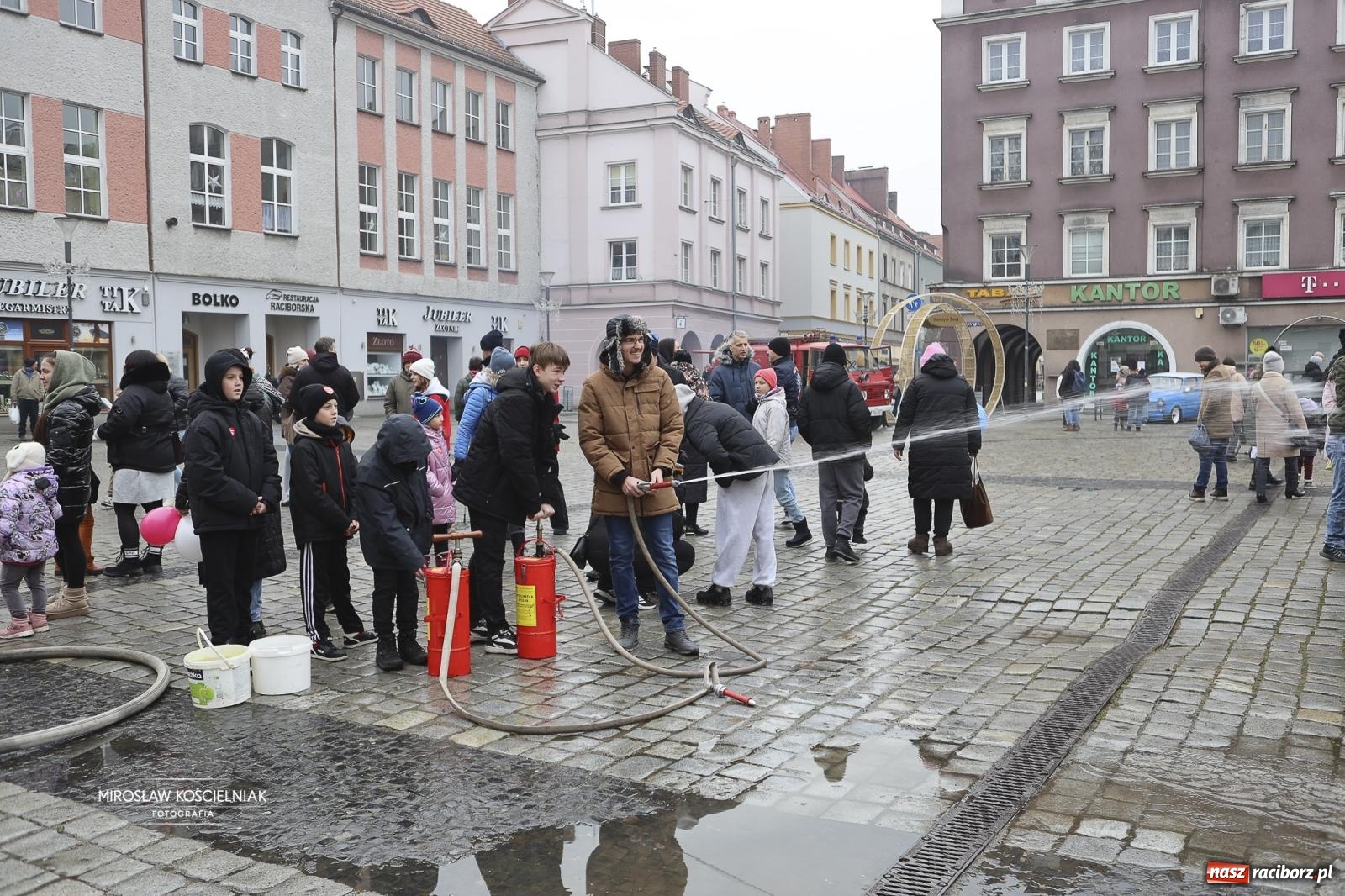 Zdjęcie w galerii na portalu naszraciborz.pl: Rock, ogień, Zumba i licytacje – tak przebiegł finał WOŚP na raciborskim Rynku [FOTO i WIDEO] wiadomości z regionu