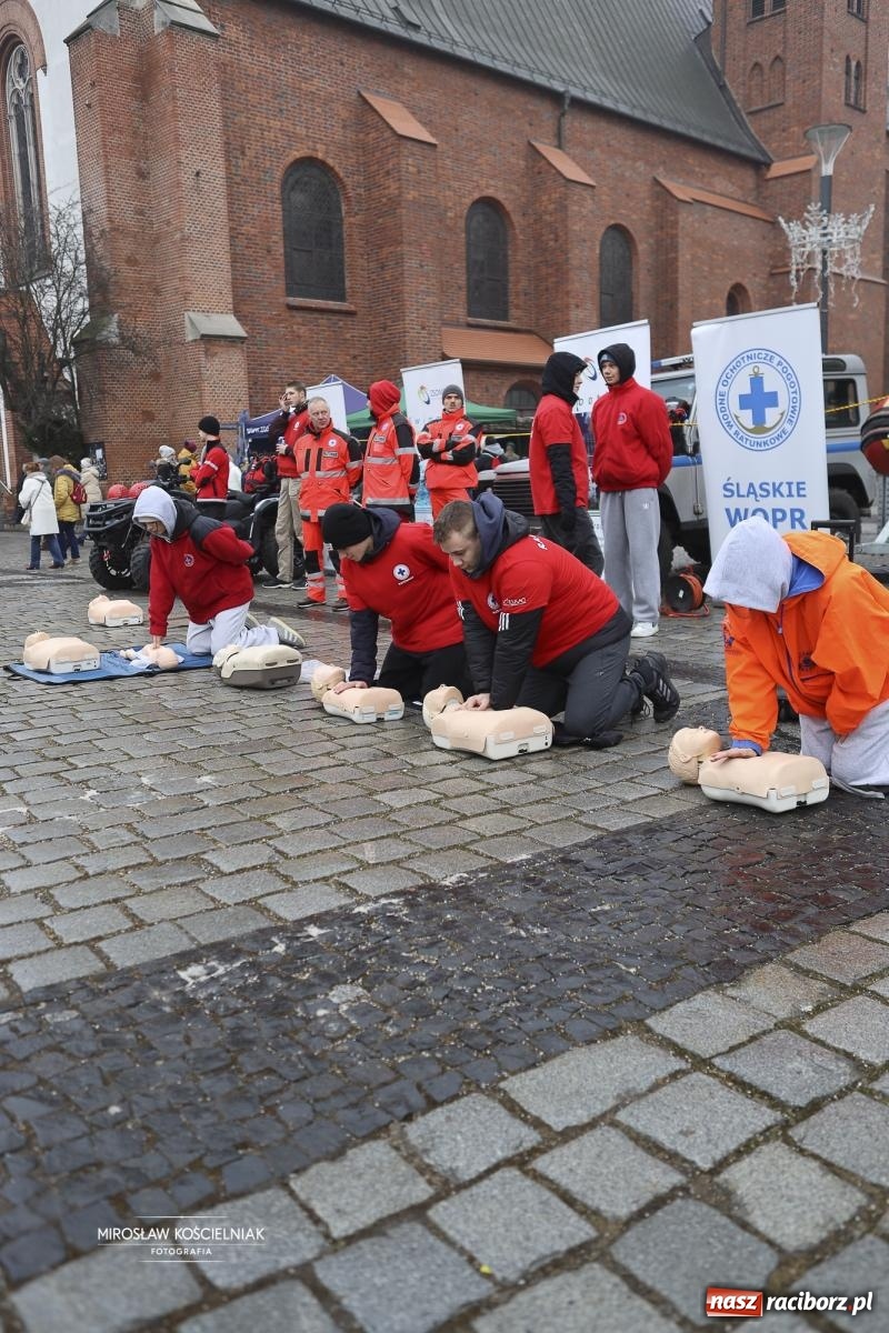 Zdjęcie w galerii na portalu naszraciborz.pl: Rock, ogień, Zumba i licytacje – tak przebiegł finał WOŚP na raciborskim Rynku [FOTO i WIDEO] wiadomości z regionu