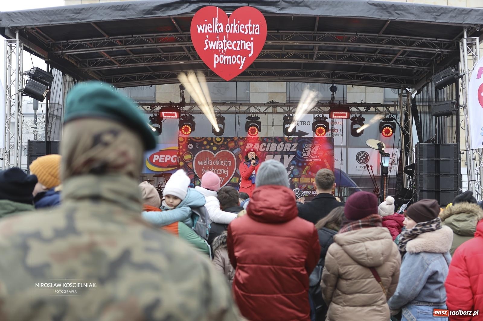 Zdjęcie w galerii na portalu naszraciborz.pl: Rock, ogień, Zumba i licytacje – tak przebiegł finał WOŚP na raciborskim Rynku [FOTO i WIDEO] wiadomości z regionu