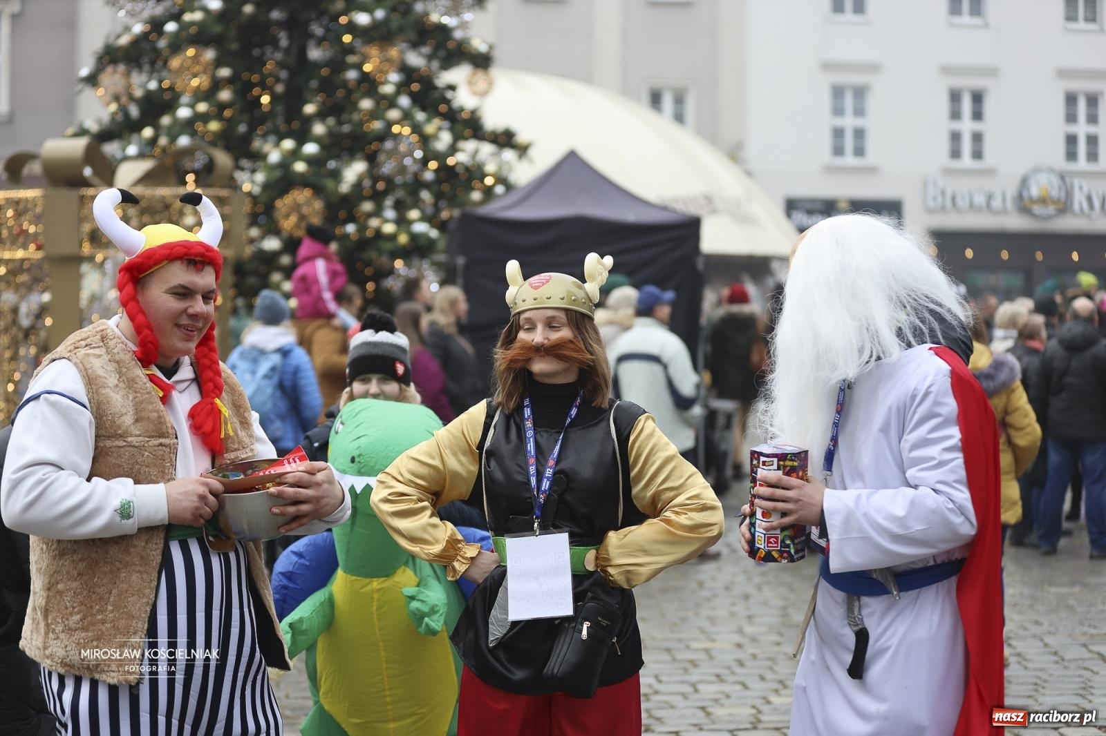 Zdjęcie w galerii na portalu naszraciborz.pl: Rock, ogień, Zumba i licytacje – tak przebiegł finał WOŚP na raciborskim Rynku [FOTO i WIDEO] wiadomości z regionu