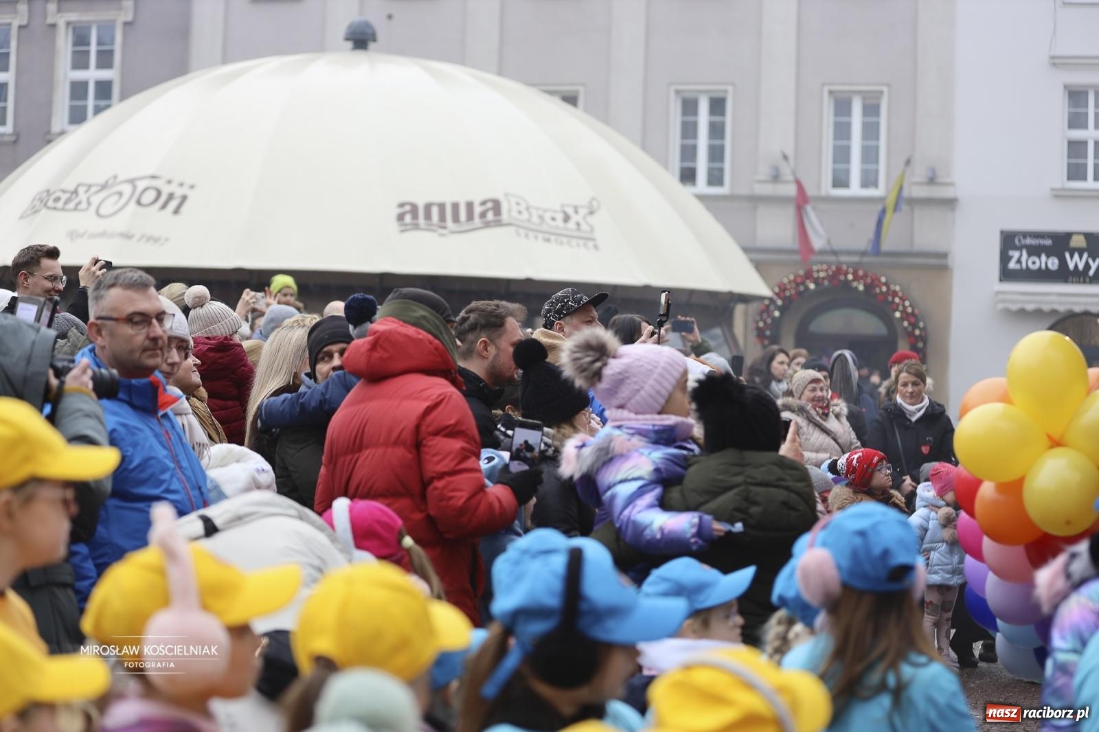Zdjęcie w galerii na portalu naszraciborz.pl: Rock, ogień, Zumba i licytacje – tak przebiegł finał WOŚP na raciborskim Rynku [FOTO i WIDEO] wiadomości z regionu