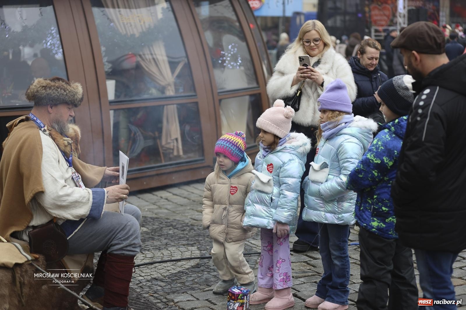 Zdjęcie w galerii na portalu naszraciborz.pl: Rock, ogień, Zumba i licytacje – tak przebiegł finał WOŚP na raciborskim Rynku [FOTO i WIDEO] wiadomości z regionu