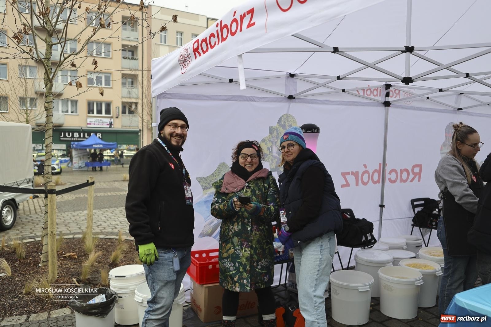 Zdjęcie w galerii na portalu naszraciborz.pl: Rock, ogień, Zumba i licytacje – tak przebiegł finał WOŚP na raciborskim Rynku [FOTO i WIDEO] wiadomości z regionu