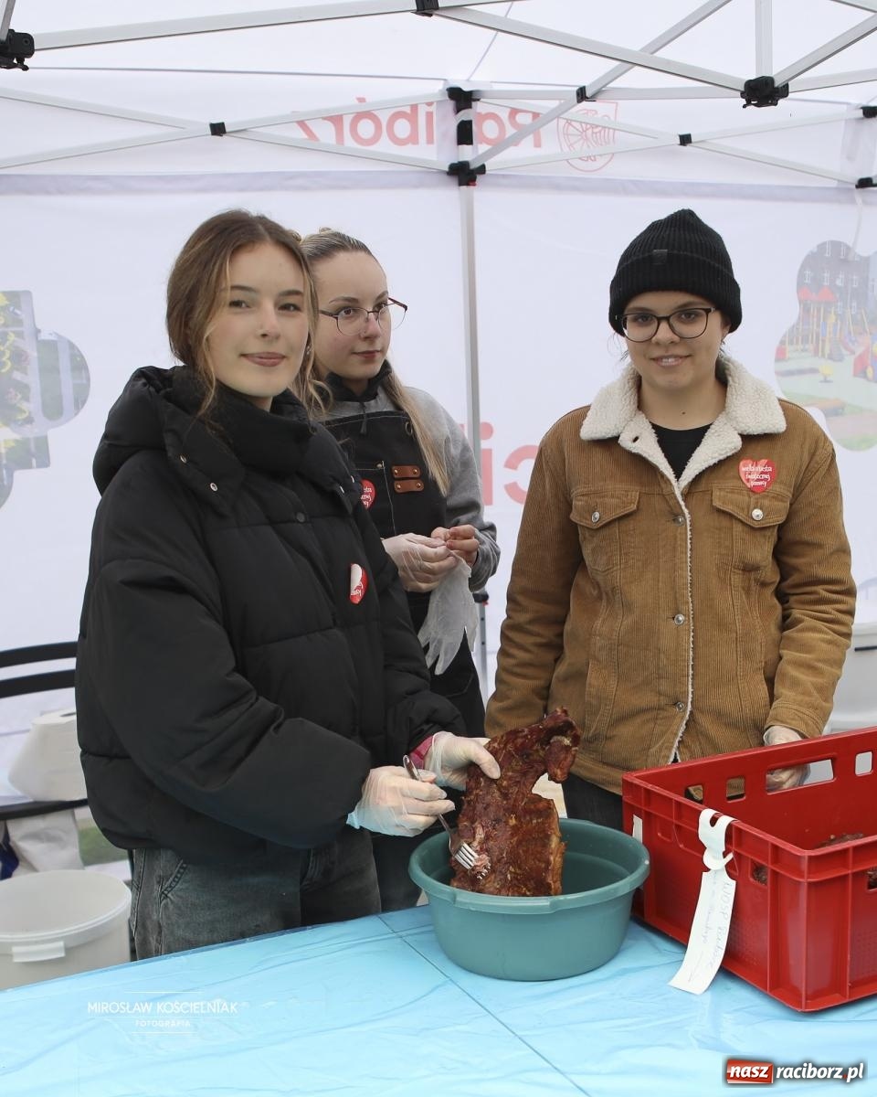 Zdjęcie w galerii na portalu naszraciborz.pl: Rock, ogień, Zumba i licytacje – tak przebiegł finał WOŚP na raciborskim Rynku [FOTO i WIDEO] wiadomości z regionu