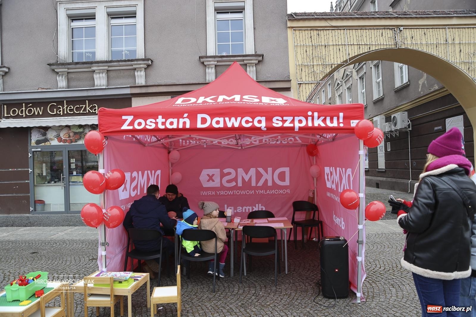 Zdjęcie w galerii na portalu naszraciborz.pl: Rock, ogień, Zumba i licytacje – tak przebiegł finał WOŚP na raciborskim Rynku [FOTO i WIDEO] wiadomości z regionu