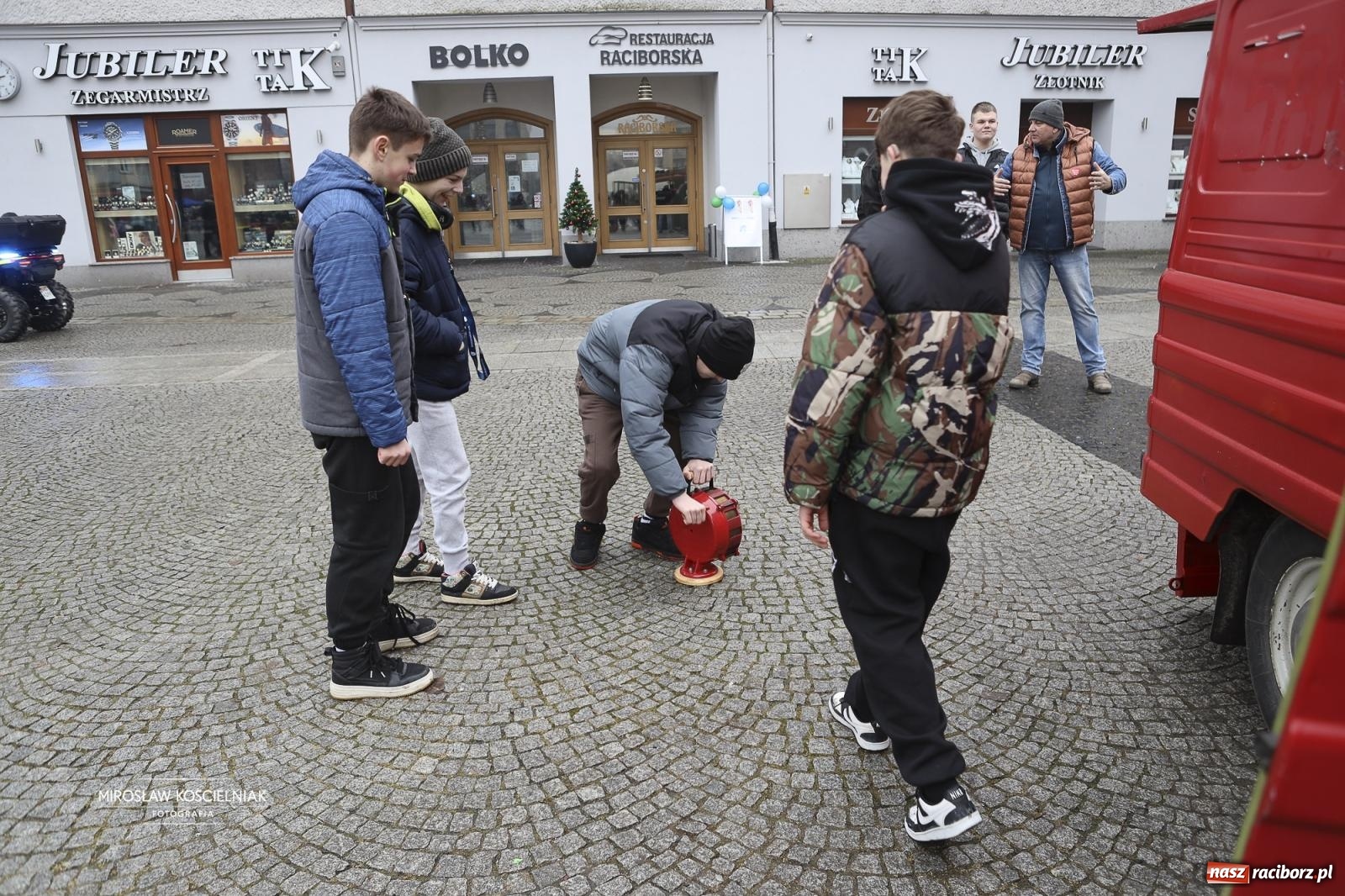 Zdjęcie w galerii na portalu naszraciborz.pl: Rock, ogień, Zumba i licytacje – tak przebiegł finał WOŚP na raciborskim Rynku [FOTO i WIDEO] wiadomości z regionu