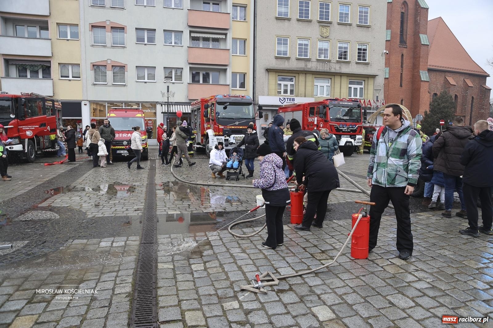 Zdjęcie w galerii na portalu naszraciborz.pl: Rock, ogień, Zumba i licytacje – tak przebiegł finał WOŚP na raciborskim Rynku [FOTO i WIDEO] wiadomości z regionu