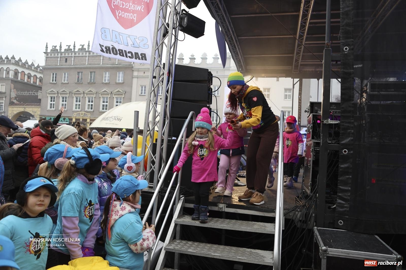 Zdjęcie w galerii na portalu naszraciborz.pl: Rock, ogień, Zumba i licytacje – tak przebiegł finał WOŚP na raciborskim Rynku [FOTO i WIDEO] wiadomości z regionu