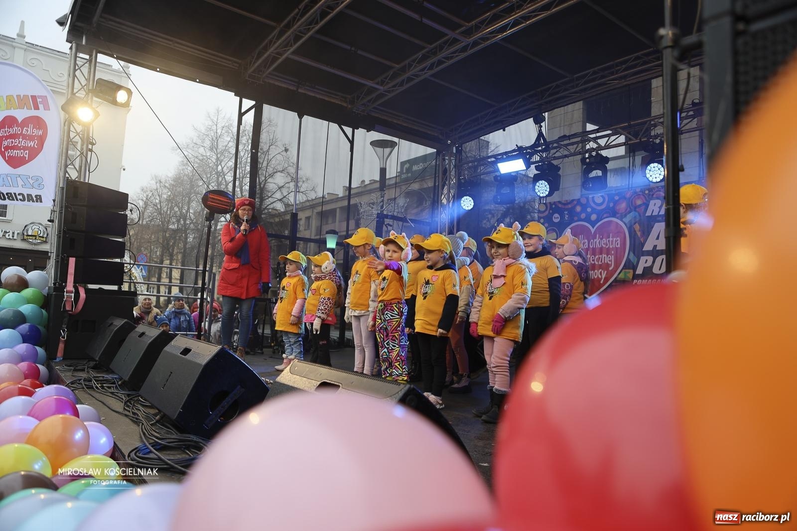 Zdjęcie w galerii na portalu naszraciborz.pl: Rock, ogień, Zumba i licytacje – tak przebiegł finał WOŚP na raciborskim Rynku [FOTO i WIDEO] wiadomości z regionu
