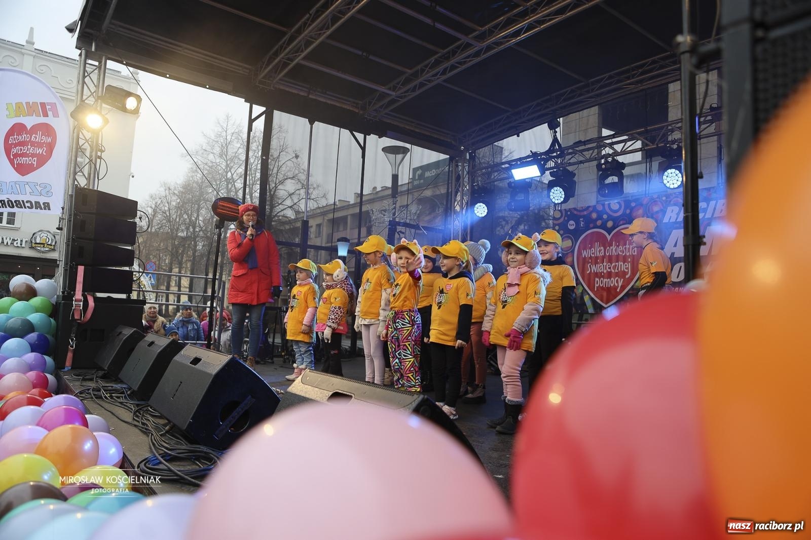 Zdjęcie w galerii na portalu naszraciborz.pl: Rock, ogień, Zumba i licytacje – tak przebiegł finał WOŚP na raciborskim Rynku [FOTO i WIDEO] wiadomości z regionu