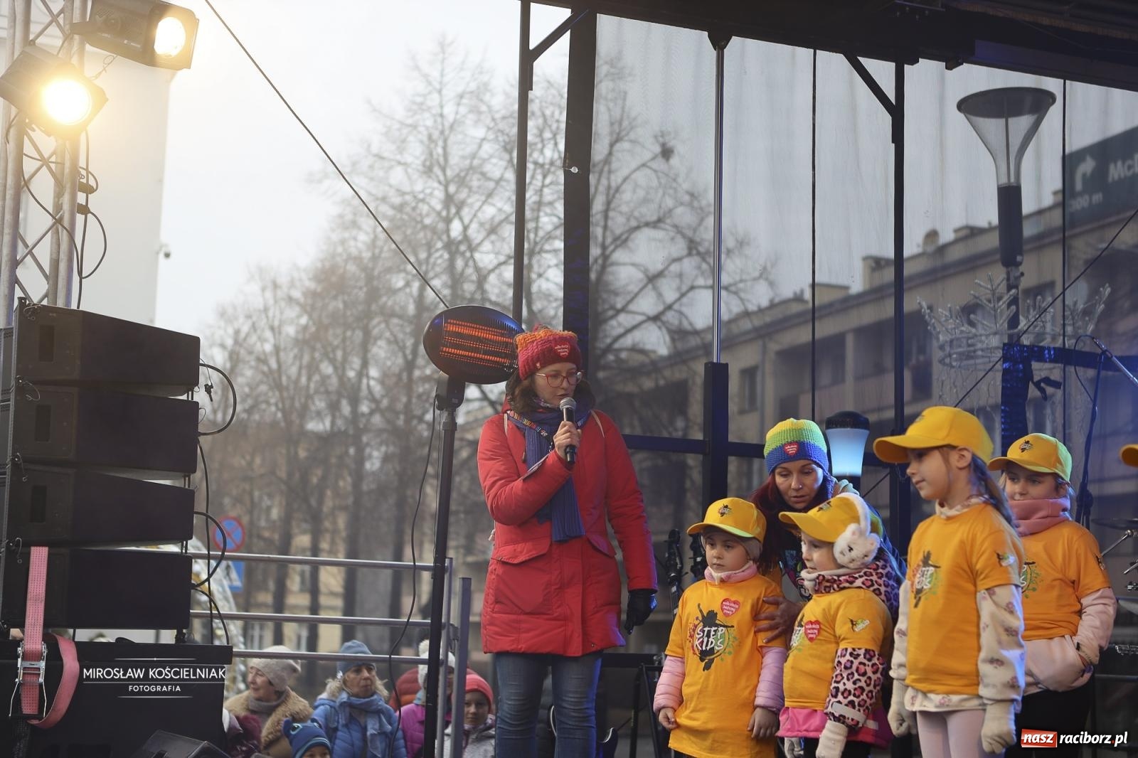 Zdjęcie w galerii na portalu naszraciborz.pl: Rock, ogień, Zumba i licytacje – tak przebiegł finał WOŚP na raciborskim Rynku [FOTO i WIDEO] wiadomości z regionu