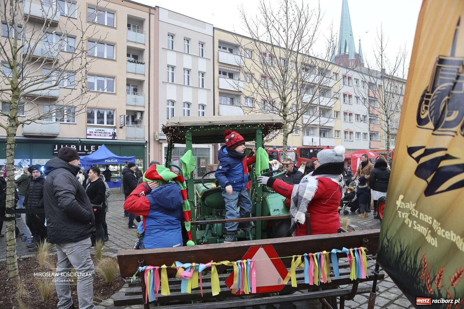 Zdjęcie w galerii na portalu naszraciborz.pl: Rock, ogień, Zumba i licytacje – tak przebiegł finał WOŚP na raciborskim Rynku [FOTO i WIDEO] wiadomości z regionu