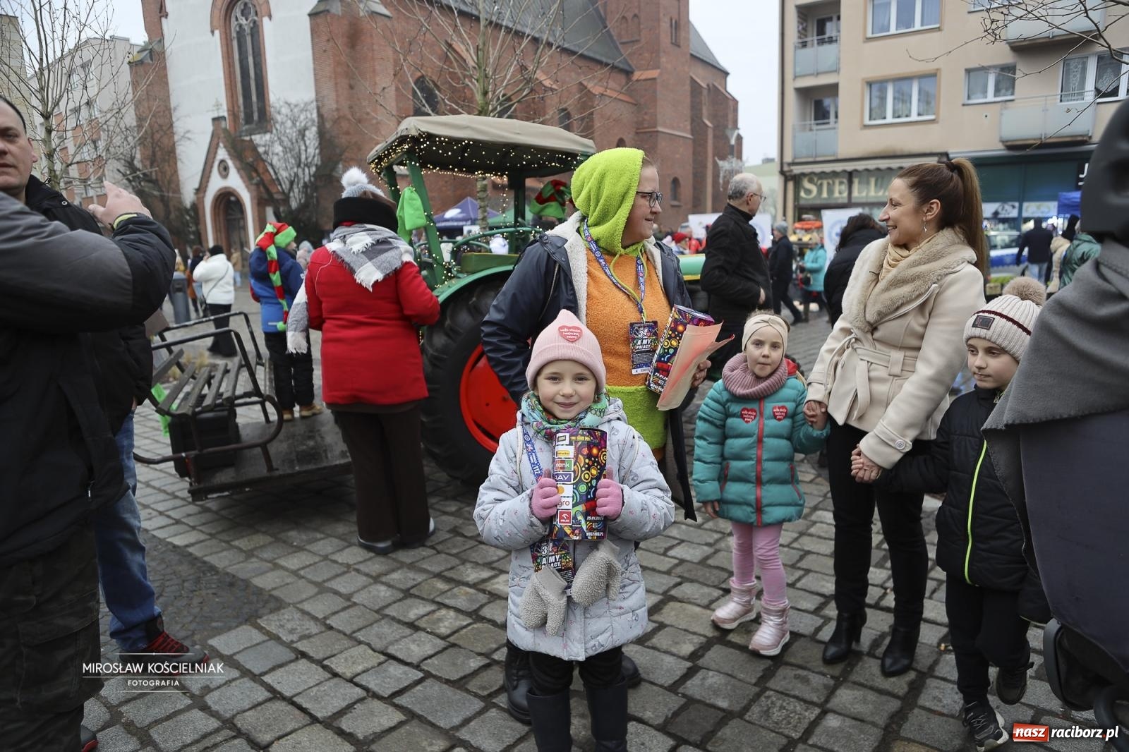 Zdjęcie w galerii na portalu naszraciborz.pl: Rock, ogień, Zumba i licytacje – tak przebiegł finał WOŚP na raciborskim Rynku [FOTO i WIDEO] wiadomości z regionu