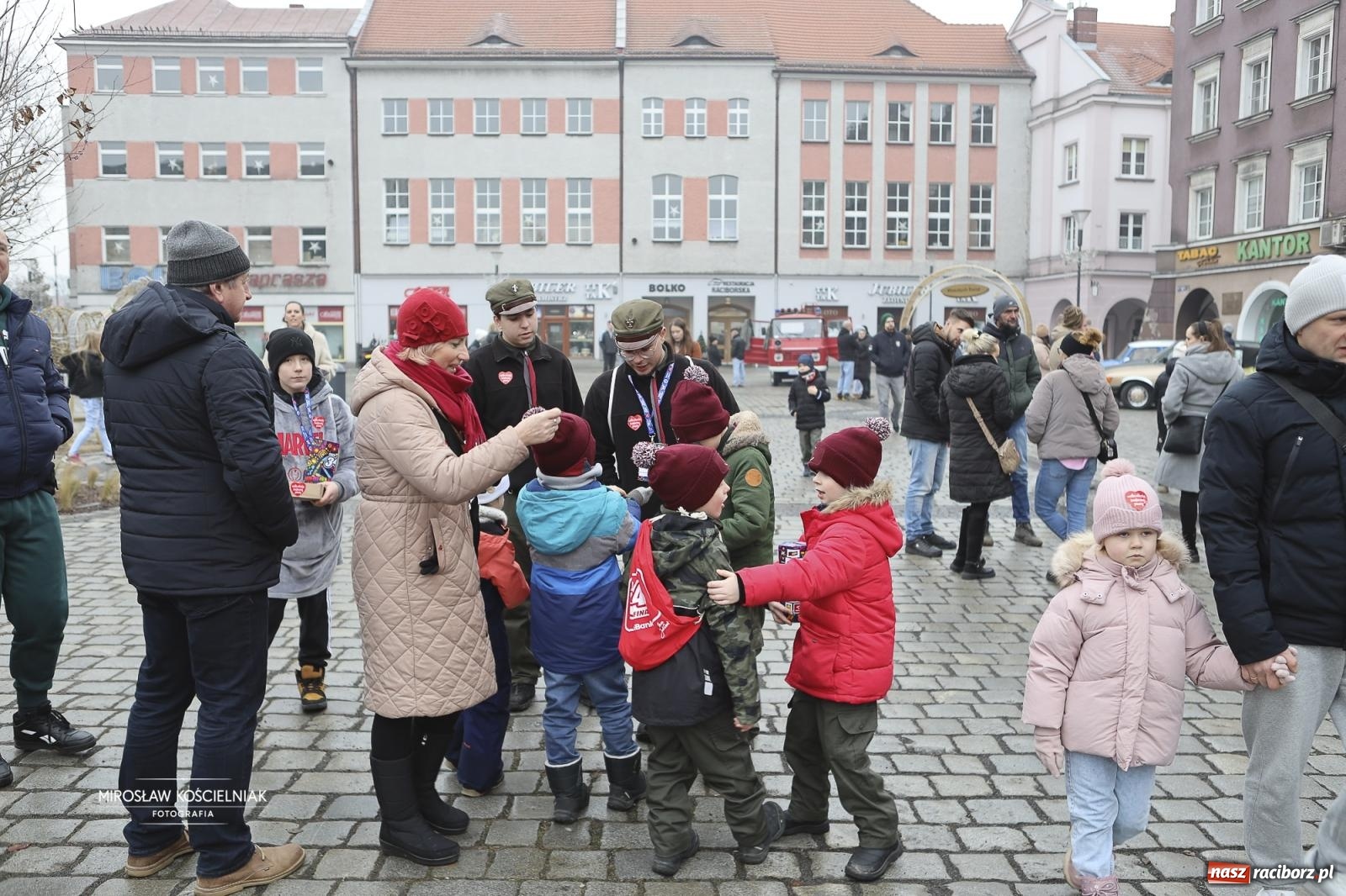 Zdjęcie w galerii na portalu naszraciborz.pl: Rock, ogień, Zumba i licytacje – tak przebiegł finał WOŚP na raciborskim Rynku [FOTO i WIDEO] wiadomości z regionu