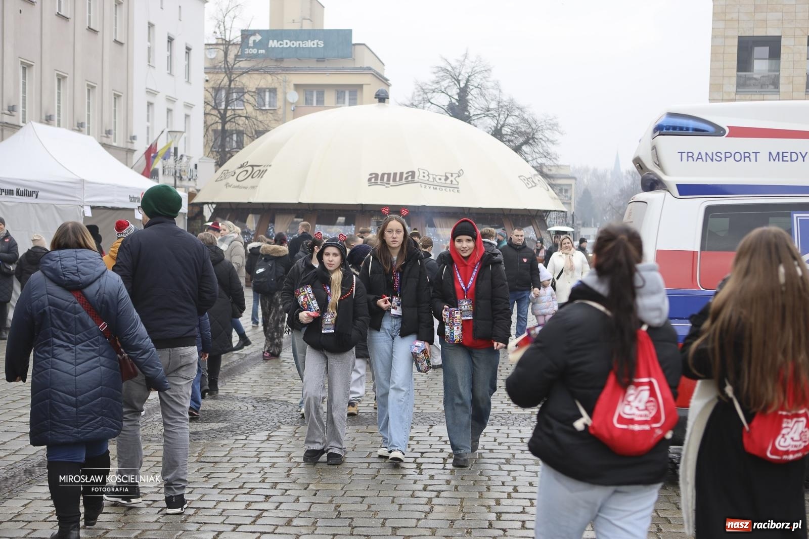 Zdjęcie w galerii na portalu naszraciborz.pl: Rock, ogień, Zumba i licytacje – tak przebiegł finał WOŚP na raciborskim Rynku [FOTO i WIDEO] wiadomości z regionu