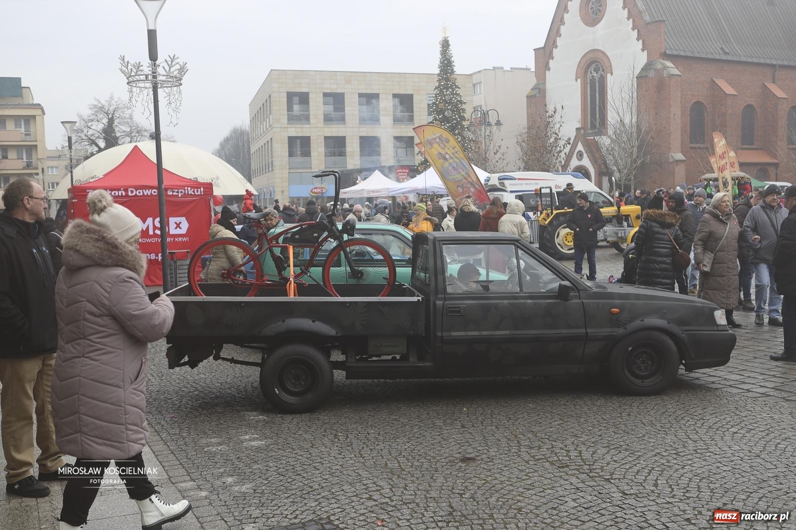 Zdjęcie w galerii na portalu naszraciborz.pl: Rock, ogień, Zumba i licytacje – tak przebiegł finał WOŚP na raciborskim Rynku [FOTO i WIDEO] wiadomości z regionu
