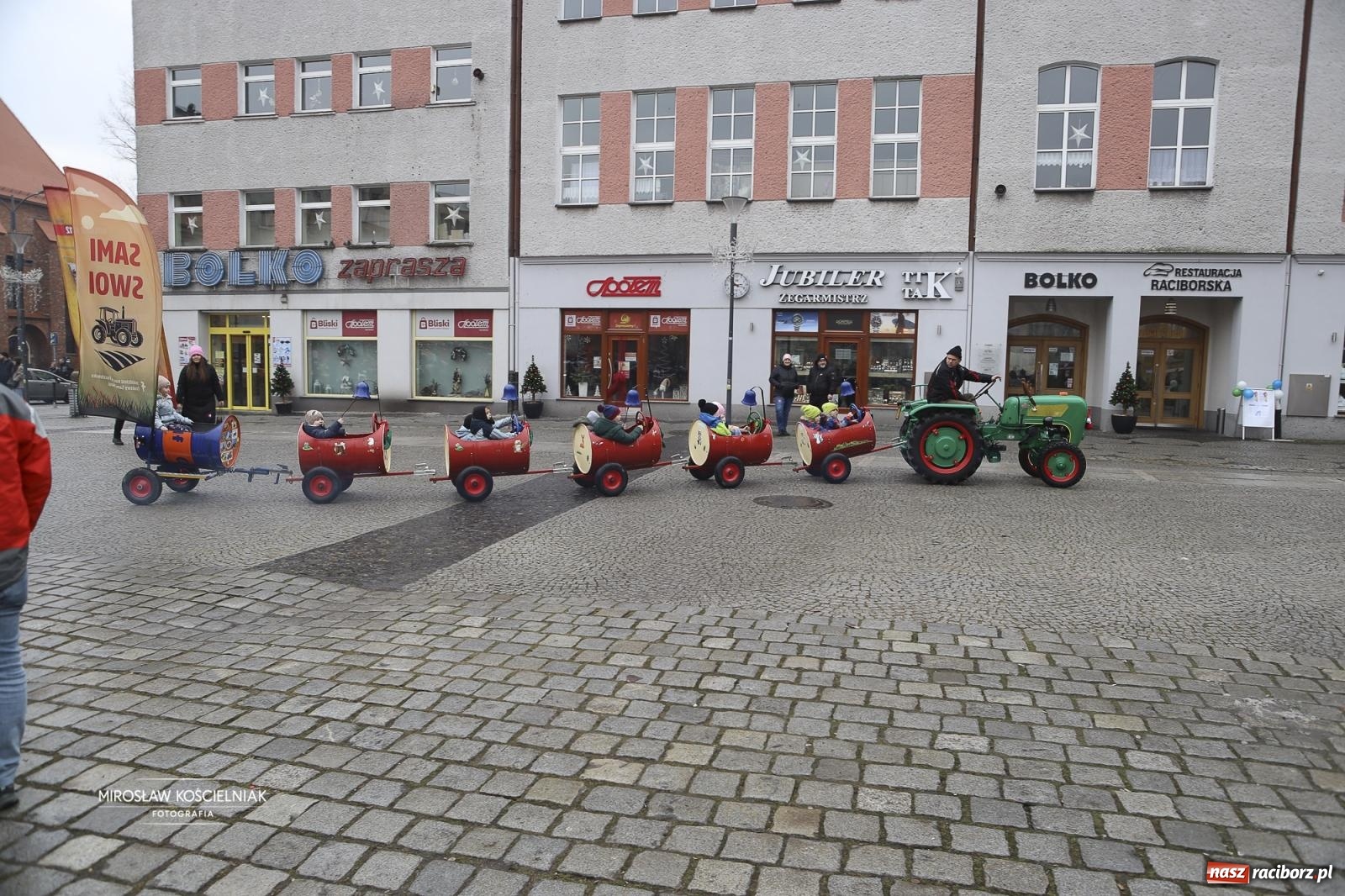 Zdjęcie w galerii na portalu naszraciborz.pl: Rock, ogień, Zumba i licytacje – tak przebiegł finał WOŚP na raciborskim Rynku [FOTO i WIDEO] wiadomości z regionu