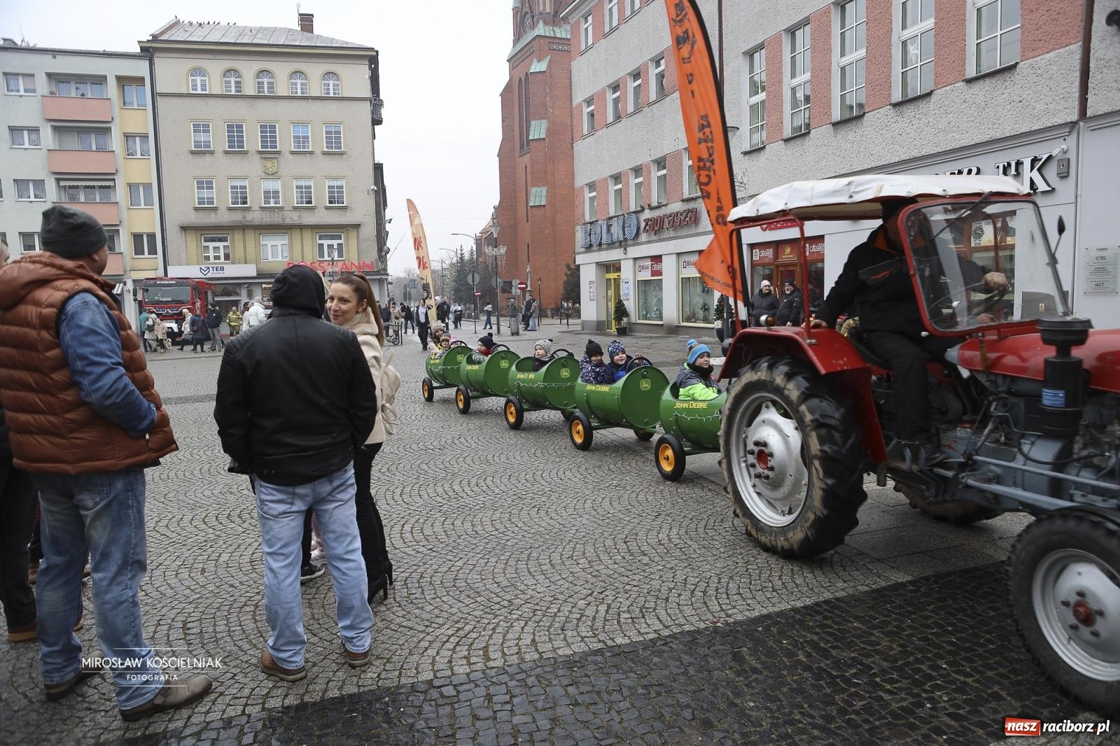 Zdjęcie w galerii na portalu naszraciborz.pl: Rock, ogień, Zumba i licytacje – tak przebiegł finał WOŚP na raciborskim Rynku [FOTO i WIDEO] wiadomości z regionu
