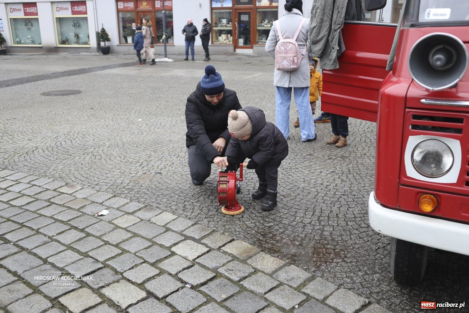 Zdjęcie w galerii na portalu naszraciborz.pl: Rock, ogień, Zumba i licytacje – tak przebiegł finał WOŚP na raciborskim Rynku [FOTO i WIDEO] wiadomości z regionu
