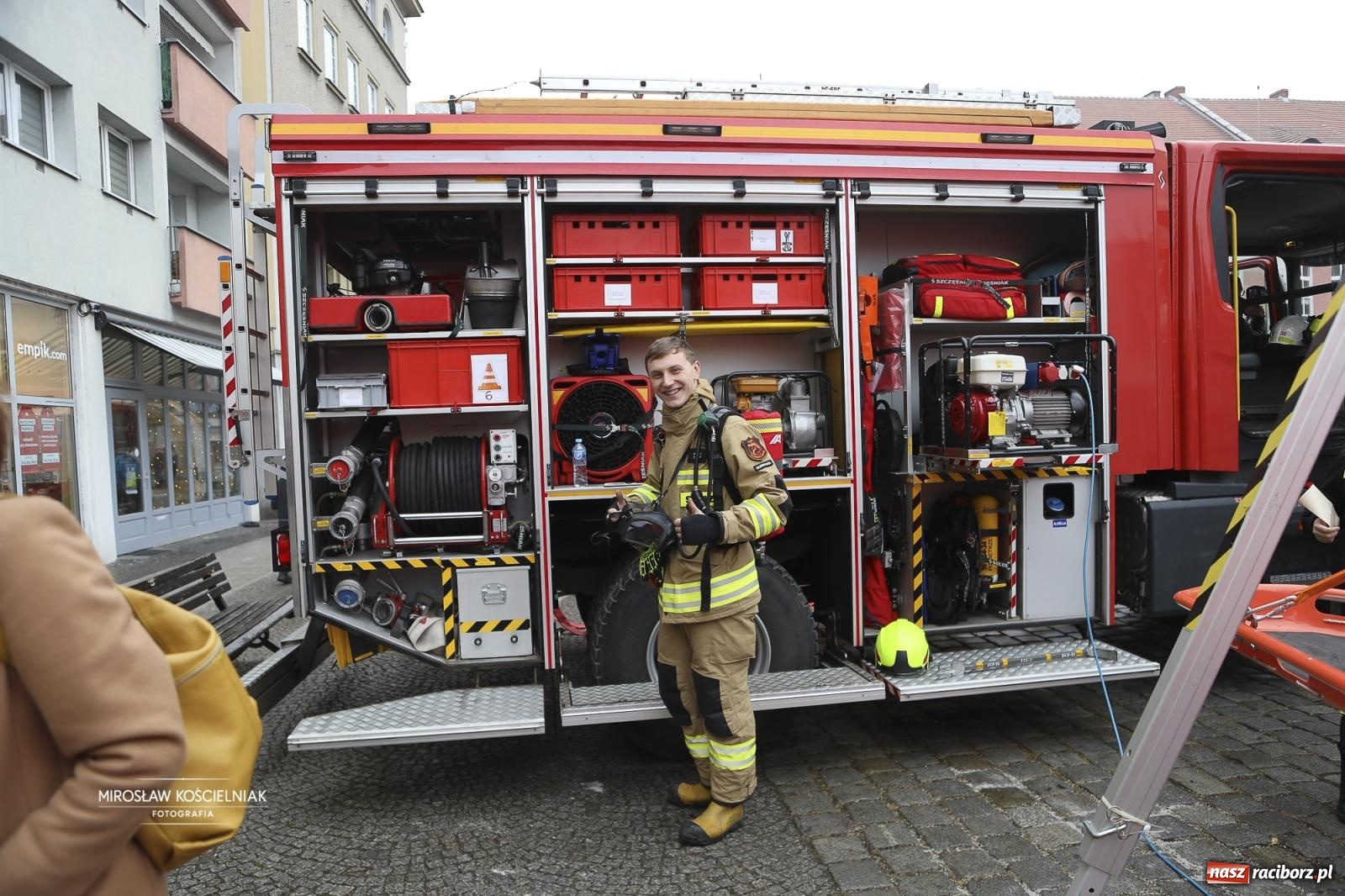 Zdjęcie w galerii na portalu naszraciborz.pl: Rock, ogień, Zumba i licytacje – tak przebiegł finał WOŚP na raciborskim Rynku [FOTO i WIDEO] wiadomości z regionu