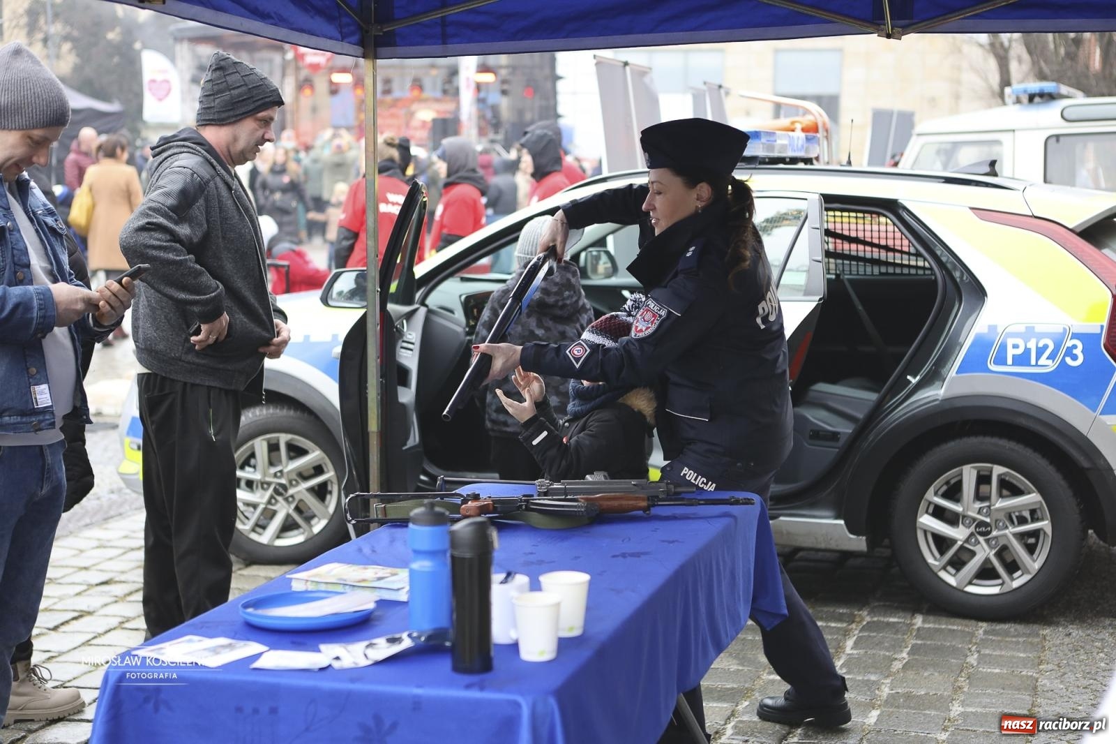 Zdjęcie w galerii na portalu naszraciborz.pl: Rock, ogień, Zumba i licytacje – tak przebiegł finał WOŚP na raciborskim Rynku [FOTO i WIDEO] wiadomości z regionu