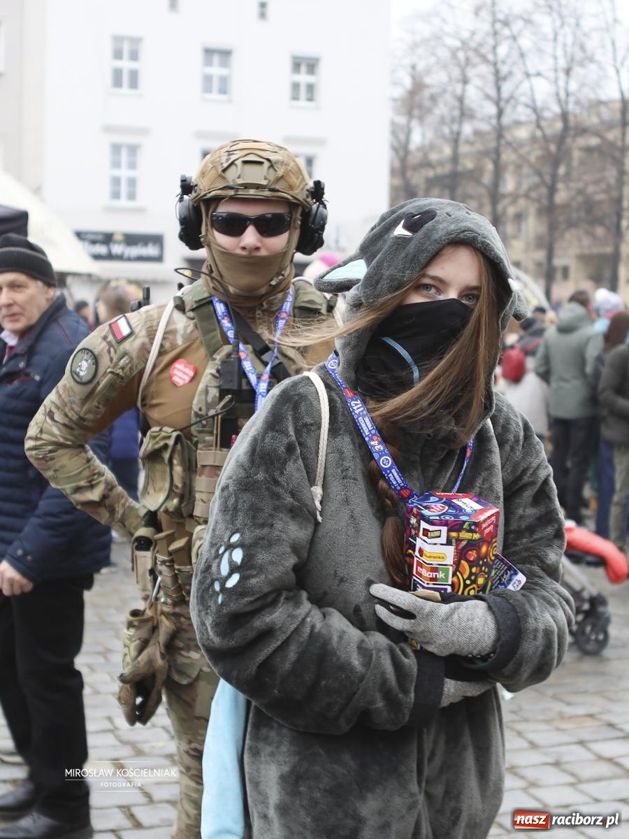 Zdjęcie w galerii na portalu naszraciborz.pl: Rock, ogień, Zumba i licytacje – tak przebiegł finał WOŚP na raciborskim Rynku [FOTO i WIDEO] wiadomości z regionu