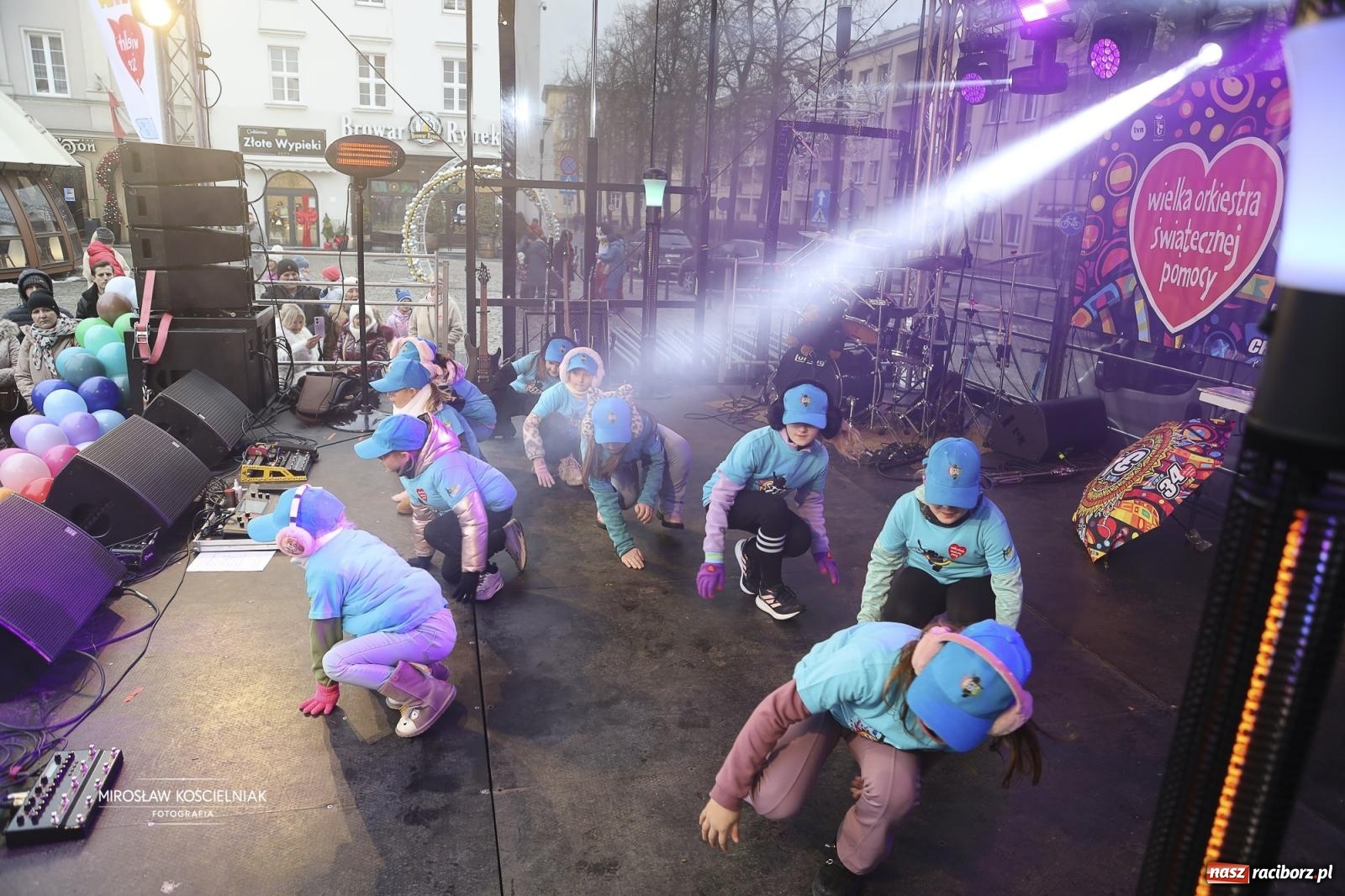 Zdjęcie w galerii na portalu naszraciborz.pl: Rock, ogień, Zumba i licytacje – tak przebiegł finał WOŚP na raciborskim Rynku [FOTO i WIDEO] wiadomości z regionu