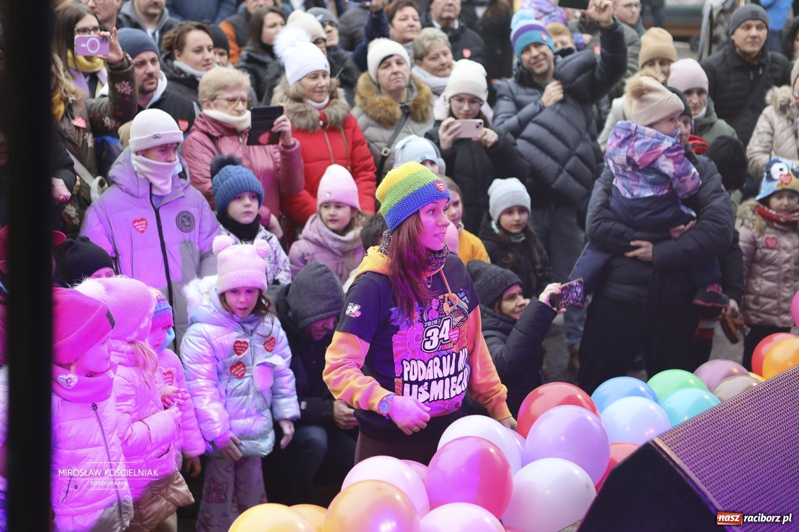 Zdjęcie w galerii na portalu naszraciborz.pl: Rock, ogień, Zumba i licytacje – tak przebiegł finał WOŚP na raciborskim Rynku [FOTO i WIDEO] wiadomości z regionu