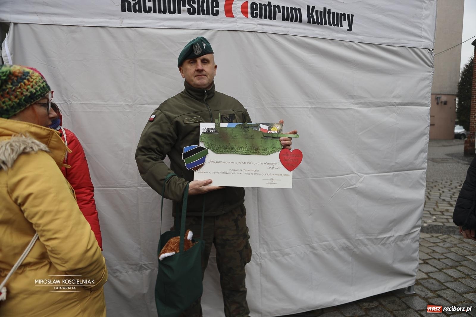 Zdjęcie w galerii na portalu naszraciborz.pl: Rock, ogień, Zumba i licytacje – tak przebiegł finał WOŚP na raciborskim Rynku [FOTO i WIDEO] wiadomości z regionu