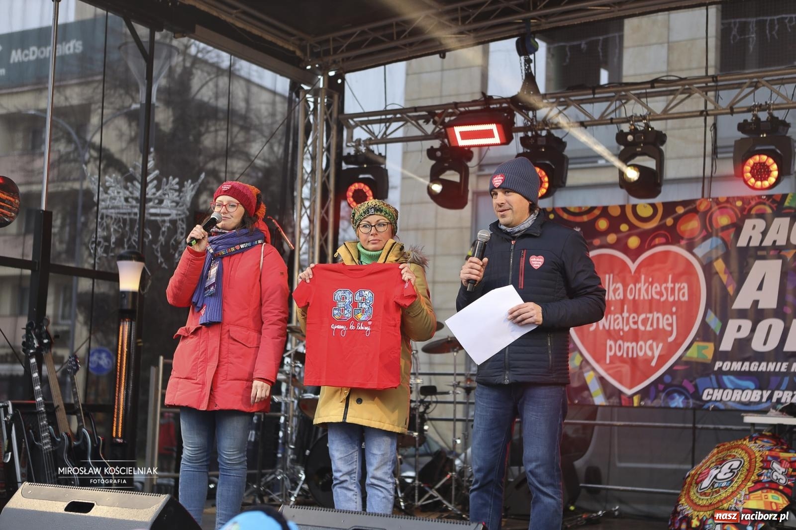 Zdjęcie w galerii na portalu naszraciborz.pl: Rock, ogień, Zumba i licytacje – tak przebiegł finał WOŚP na raciborskim Rynku [FOTO i WIDEO] wiadomości z regionu