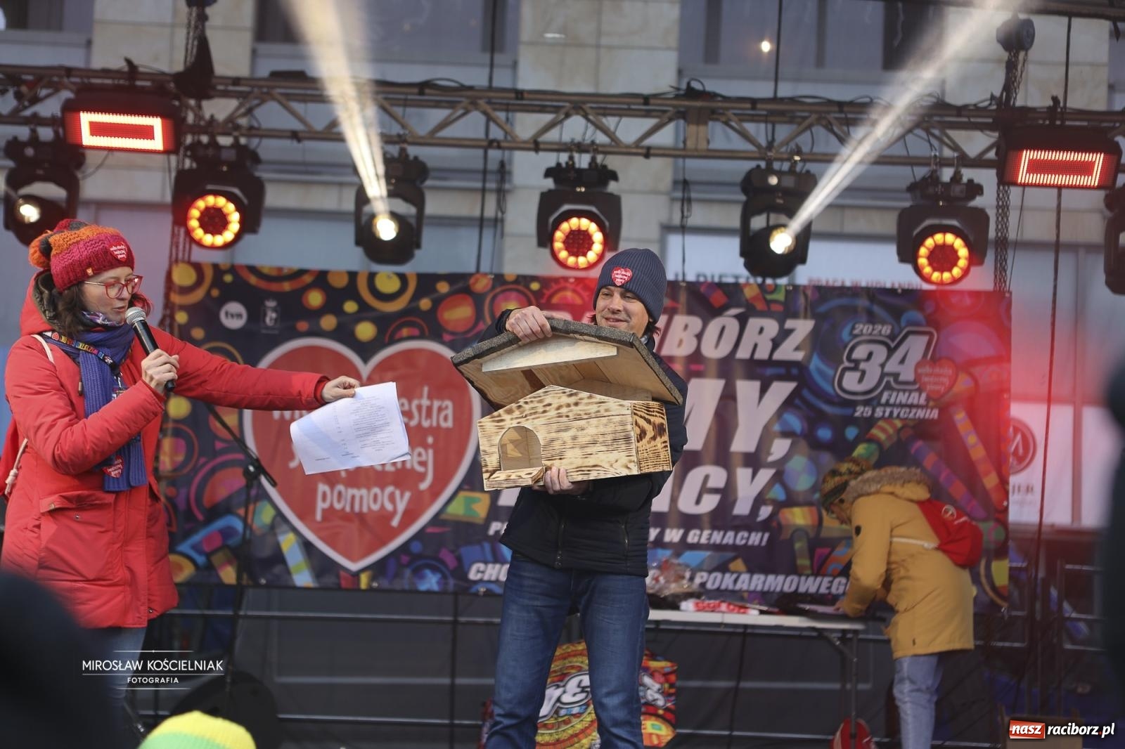 Zdjęcie w galerii na portalu naszraciborz.pl: Rock, ogień, Zumba i licytacje – tak przebiegł finał WOŚP na raciborskim Rynku [FOTO i WIDEO] wiadomości z regionu