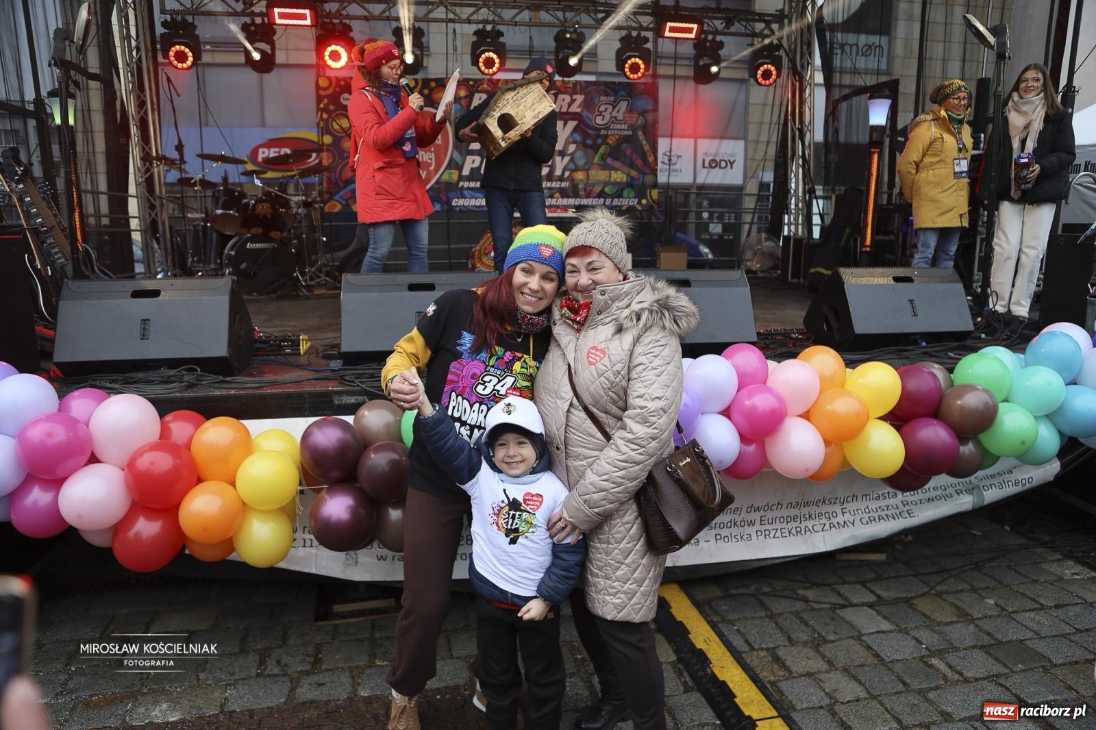 Zdjęcie w galerii na portalu naszraciborz.pl: Rock, ogień, Zumba i licytacje – tak przebiegł finał WOŚP na raciborskim Rynku [FOTO i WIDEO] wiadomości z regionu