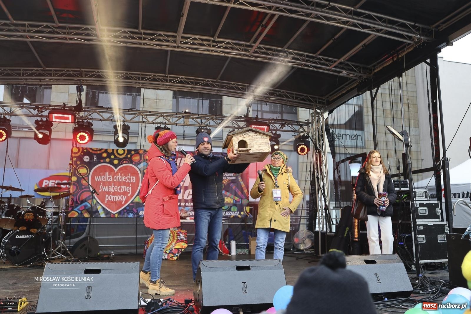 Zdjęcie w galerii na portalu naszraciborz.pl: Rock, ogień, Zumba i licytacje – tak przebiegł finał WOŚP na raciborskim Rynku [FOTO i WIDEO] wiadomości z regionu