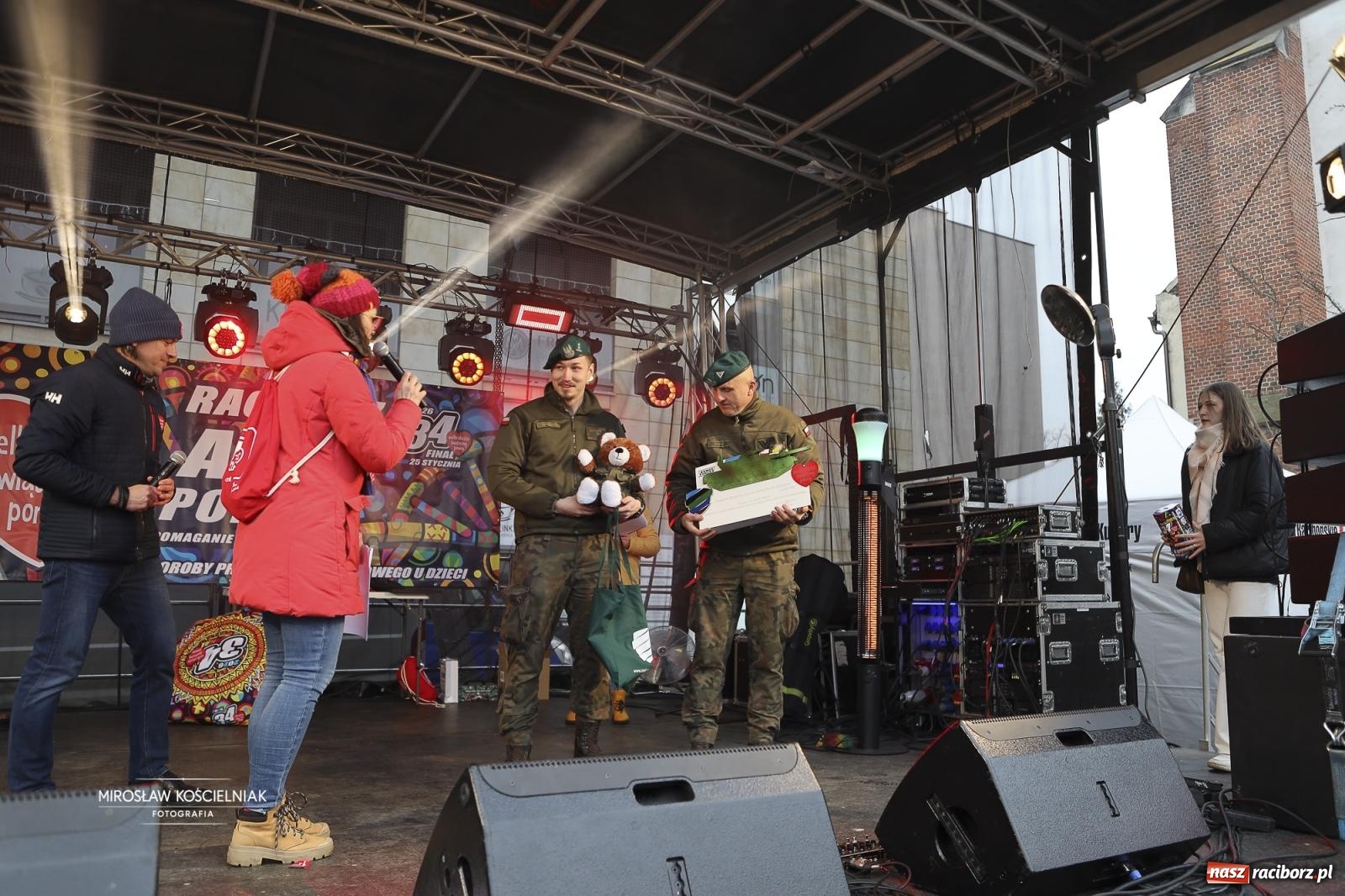 Zdjęcie w galerii na portalu naszraciborz.pl: Rock, ogień, Zumba i licytacje – tak przebiegł finał WOŚP na raciborskim Rynku [FOTO i WIDEO] wiadomości z regionu