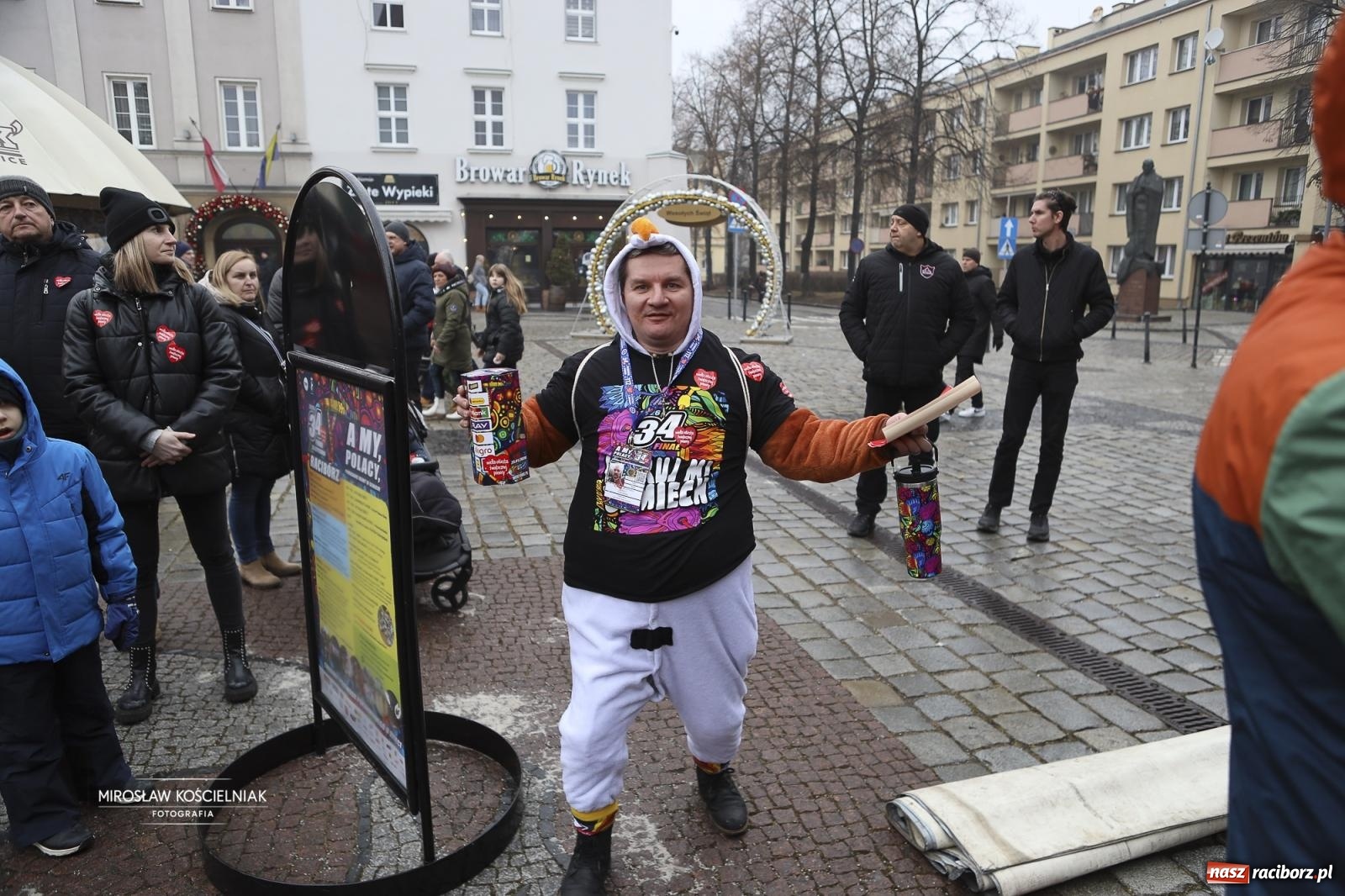 Zdjęcie w galerii na portalu naszraciborz.pl: Rock, ogień, Zumba i licytacje – tak przebiegł finał WOŚP na raciborskim Rynku [FOTO i WIDEO] wiadomości z regionu