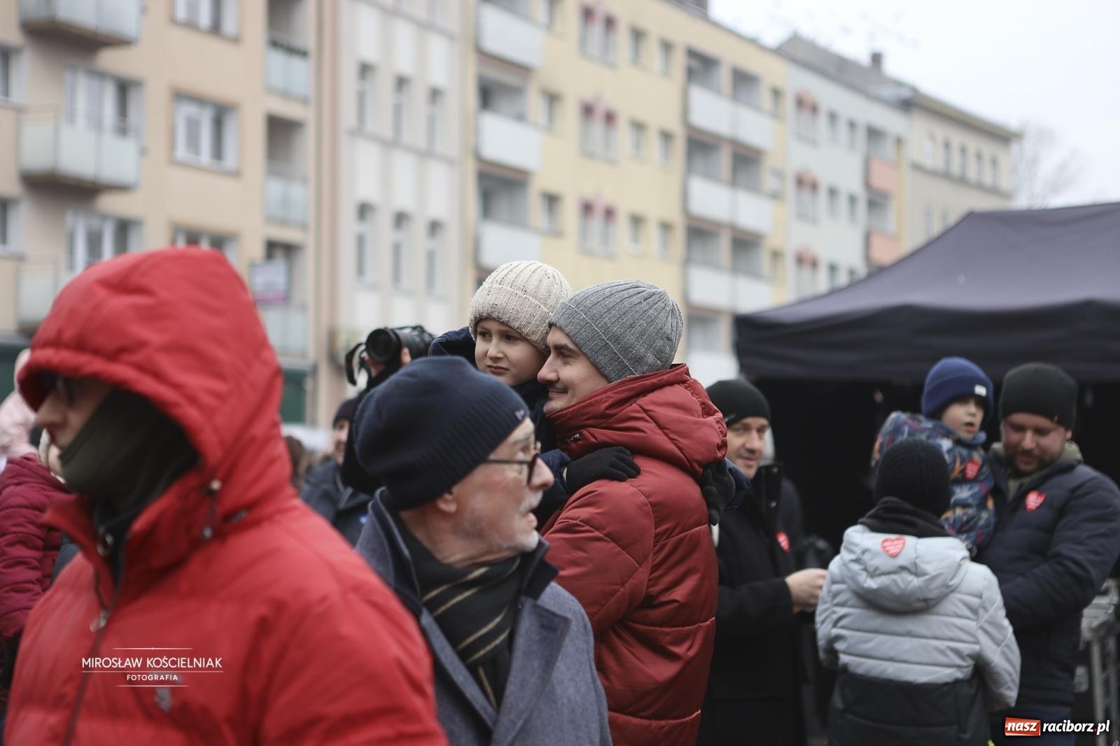 Zdjęcie w galerii na portalu naszraciborz.pl: Rock, ogień, Zumba i licytacje – tak przebiegł finał WOŚP na raciborskim Rynku [FOTO i WIDEO] wiadomości z regionu
