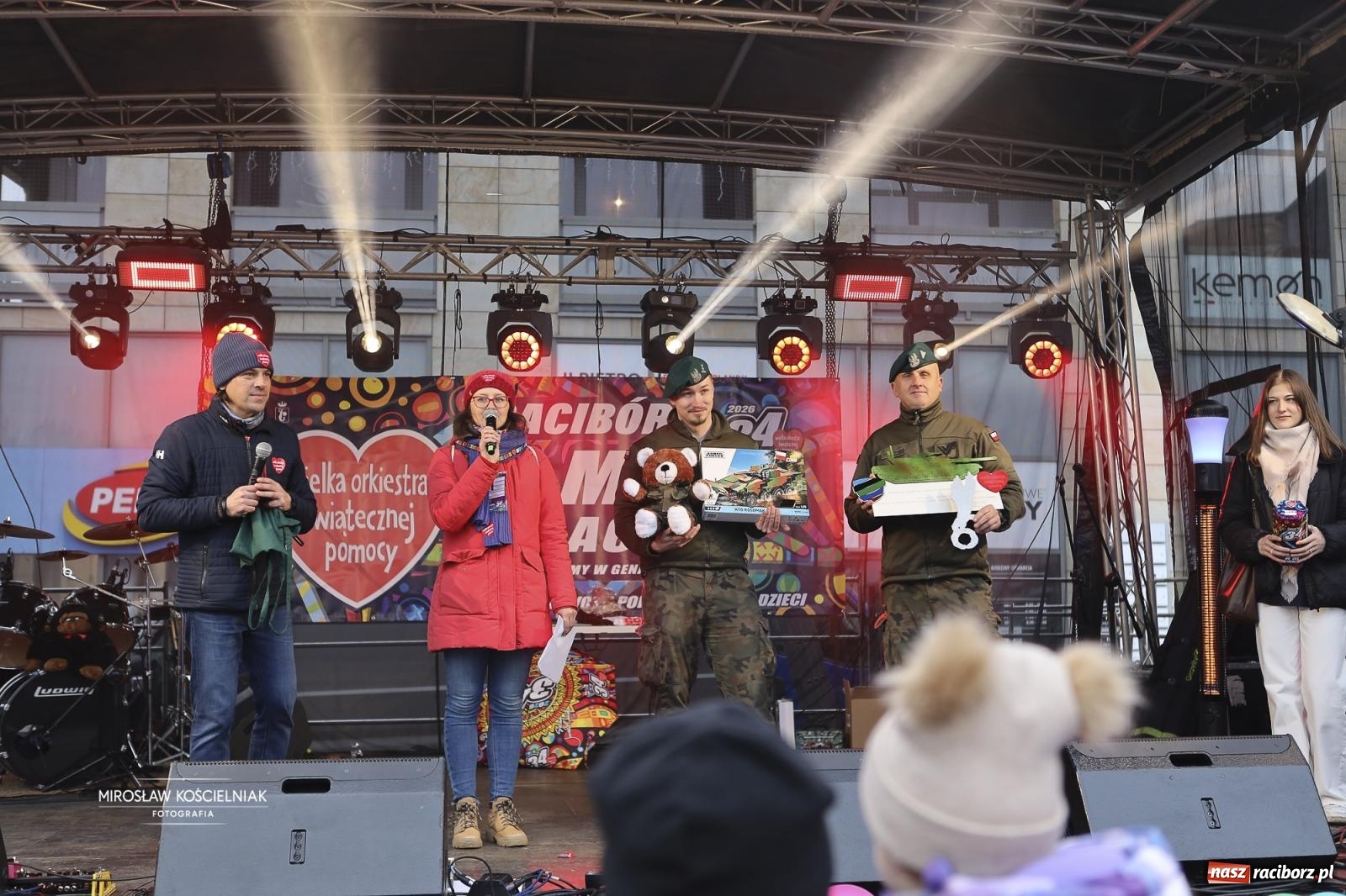Zdjęcie w galerii na portalu naszraciborz.pl: Rock, ogień, Zumba i licytacje – tak przebiegł finał WOŚP na raciborskim Rynku [FOTO i WIDEO] wiadomości z regionu