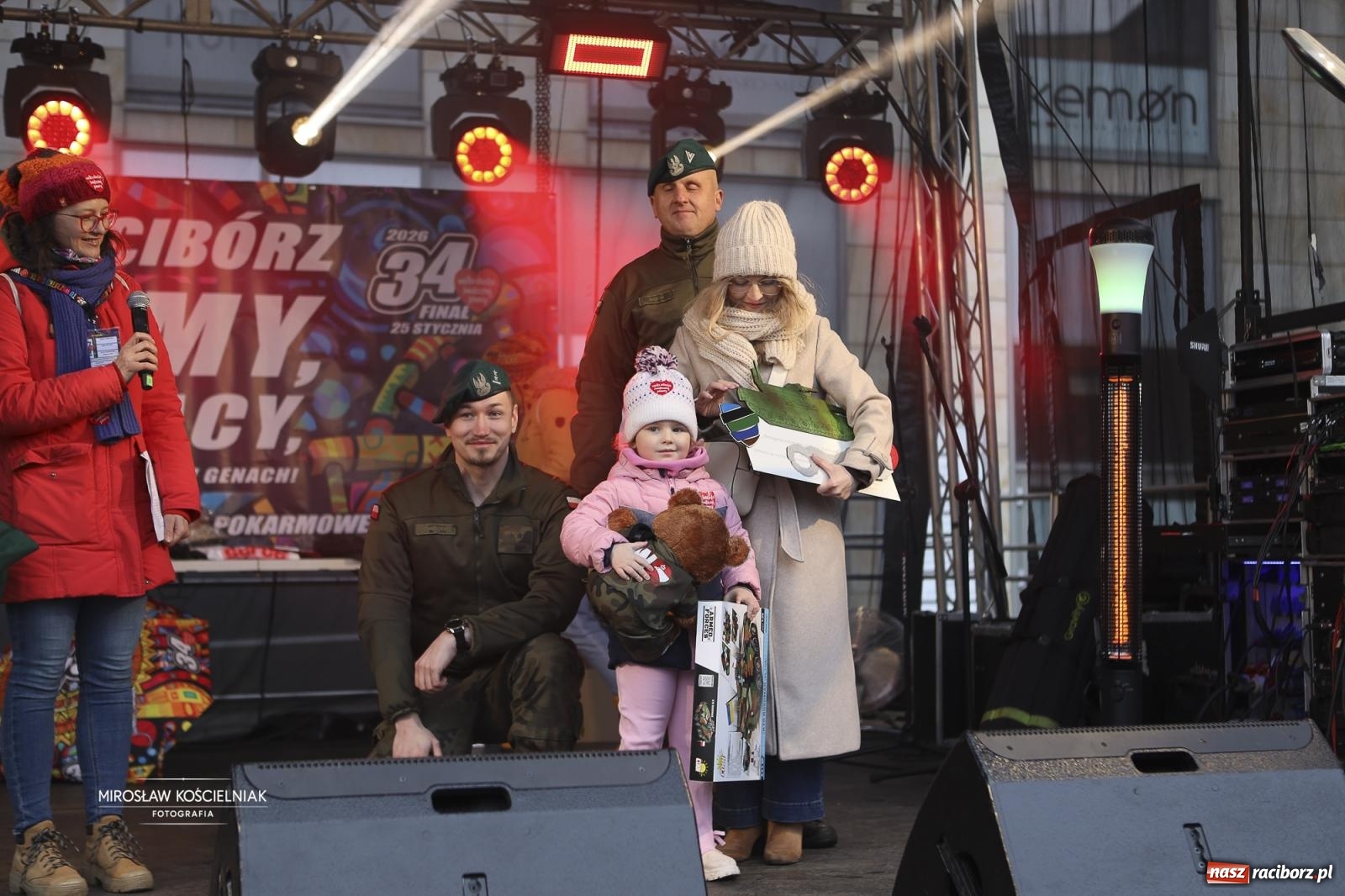 Zdjęcie w galerii na portalu naszraciborz.pl: Rock, ogień, Zumba i licytacje – tak przebiegł finał WOŚP na raciborskim Rynku [FOTO i WIDEO] wiadomości z regionu