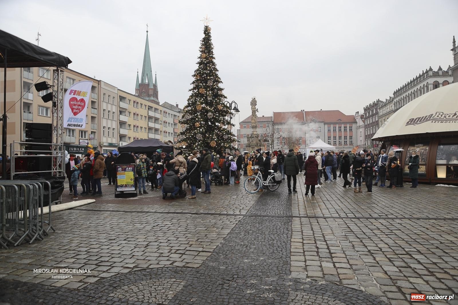 Zdjęcie w galerii na portalu naszraciborz.pl: Rock, ogień, Zumba i licytacje – tak przebiegł finał WOŚP na raciborskim Rynku [FOTO i WIDEO] wiadomości z regionu