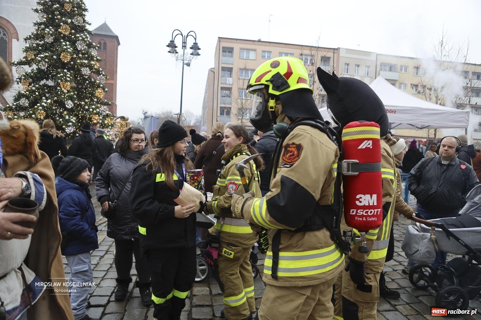 Zdjęcie w galerii na portalu naszraciborz.pl: Rock, ogień, Zumba i licytacje – tak przebiegł finał WOŚP na raciborskim Rynku [FOTO i WIDEO] wiadomości z regionu
