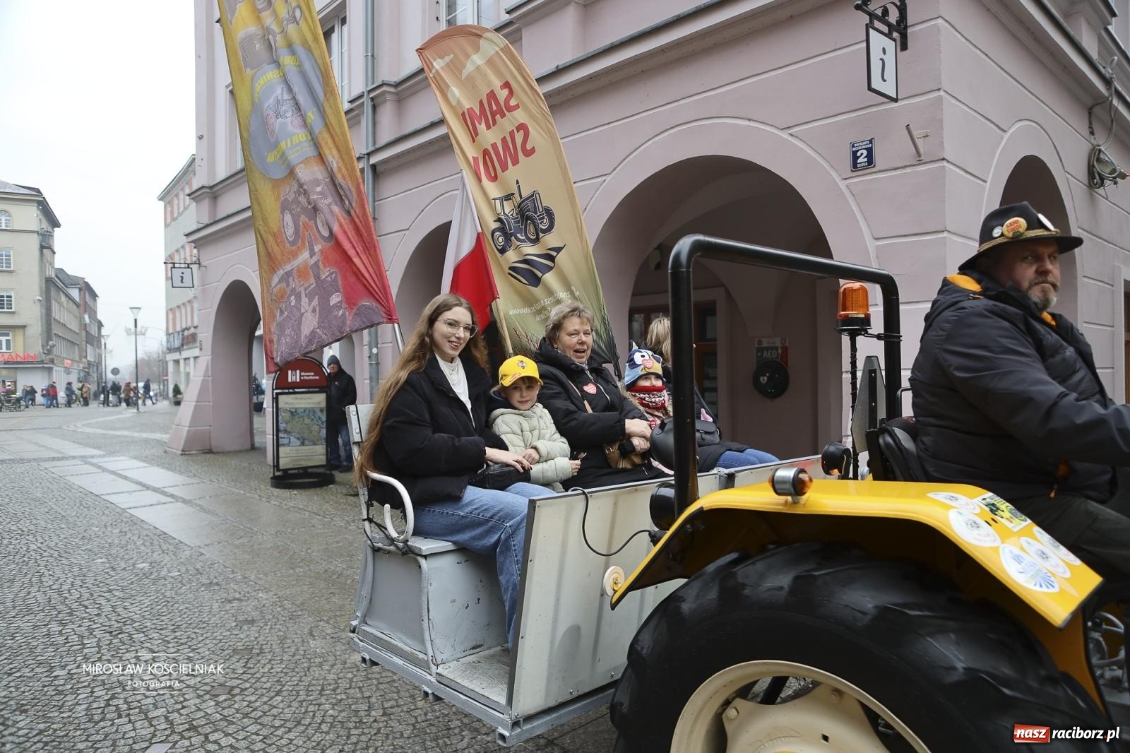 Zdjęcie w galerii na portalu naszraciborz.pl: Rock, ogień, Zumba i licytacje – tak przebiegł finał WOŚP na raciborskim Rynku [FOTO i WIDEO] wiadomości z regionu