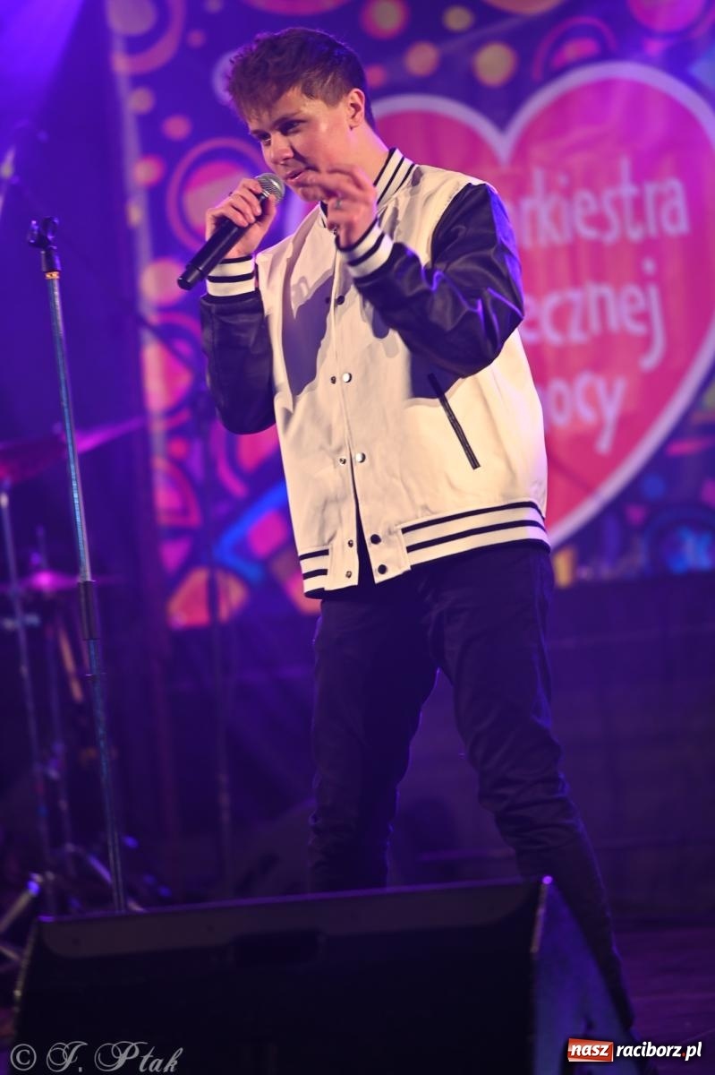 Zdjęcie w galerii na portalu naszraciborz.pl: Rock, ogień, Zumba i licytacje – tak przebiegł finał WOŚP na raciborskim Rynku [FOTO i WIDEO] wiadomości z regionu