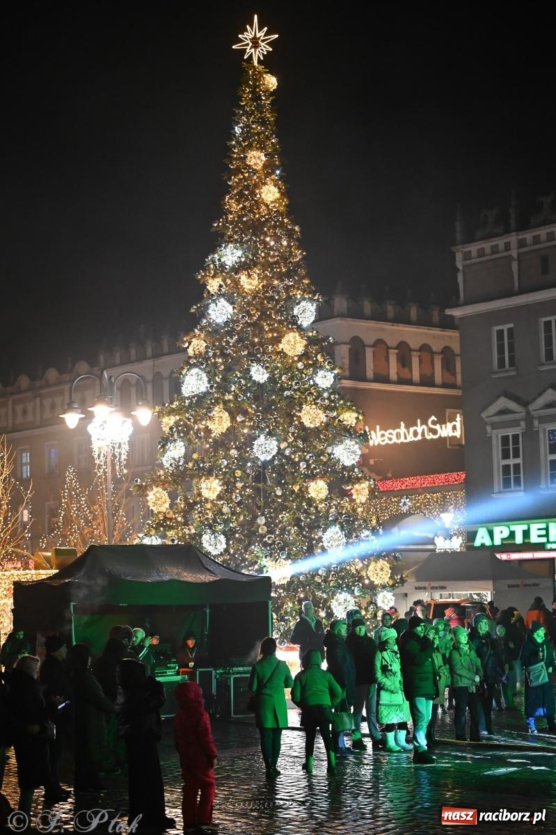 Zdjęcie w galerii na portalu naszraciborz.pl: Rock, ogień, Zumba i licytacje – tak przebiegł finał WOŚP na raciborskim Rynku [FOTO i WIDEO] wiadomości z regionu