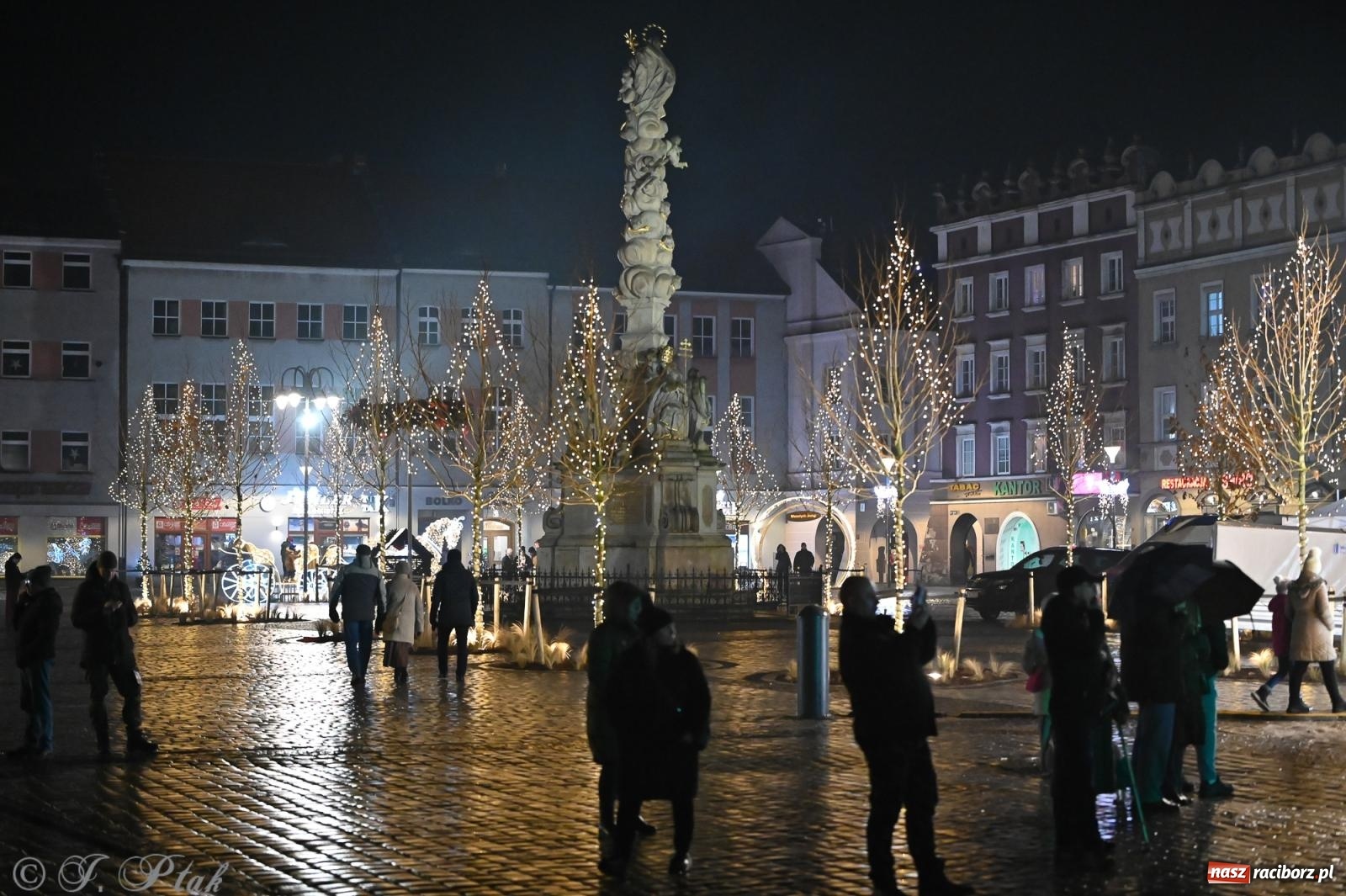Zdjęcie w galerii na portalu naszraciborz.pl: Rock, ogień, Zumba i licytacje – tak przebiegł finał WOŚP na raciborskim Rynku [FOTO i WIDEO] wiadomości z regionu