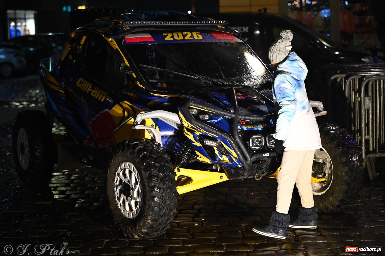 Zdjęcie w galerii na portalu naszraciborz.pl: Rock, ogień, Zumba i licytacje – tak przebiegł finał WOŚP na raciborskim Rynku [FOTO i WIDEO] wiadomości z regionu