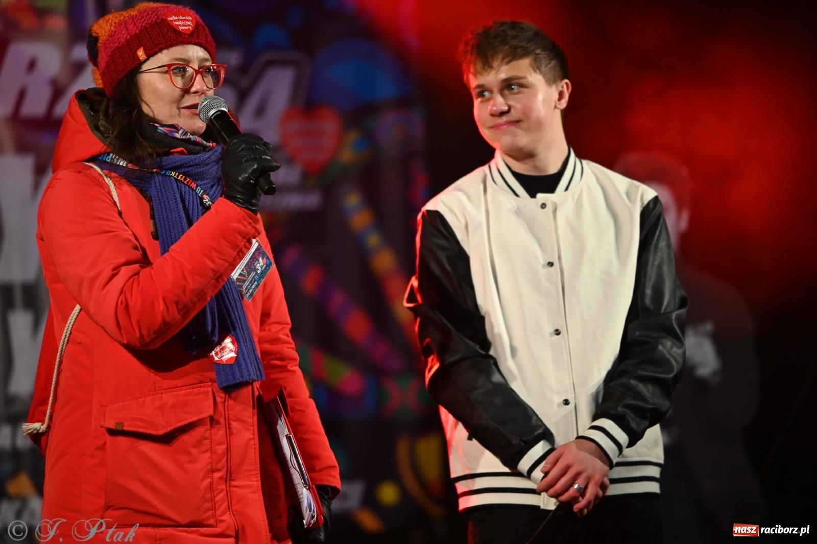 Zdjęcie w galerii na portalu naszraciborz.pl: Rock, ogień, Zumba i licytacje – tak przebiegł finał WOŚP na raciborskim Rynku [FOTO i WIDEO] wiadomości z regionu
