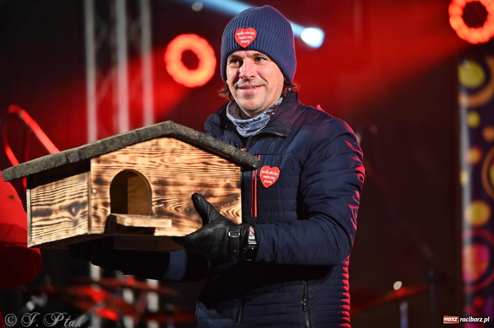 Zdjęcie w galerii na portalu naszraciborz.pl: Rock, ogień, Zumba i licytacje – tak przebiegł finał WOŚP na raciborskim Rynku [FOTO i WIDEO] wiadomości z regionu