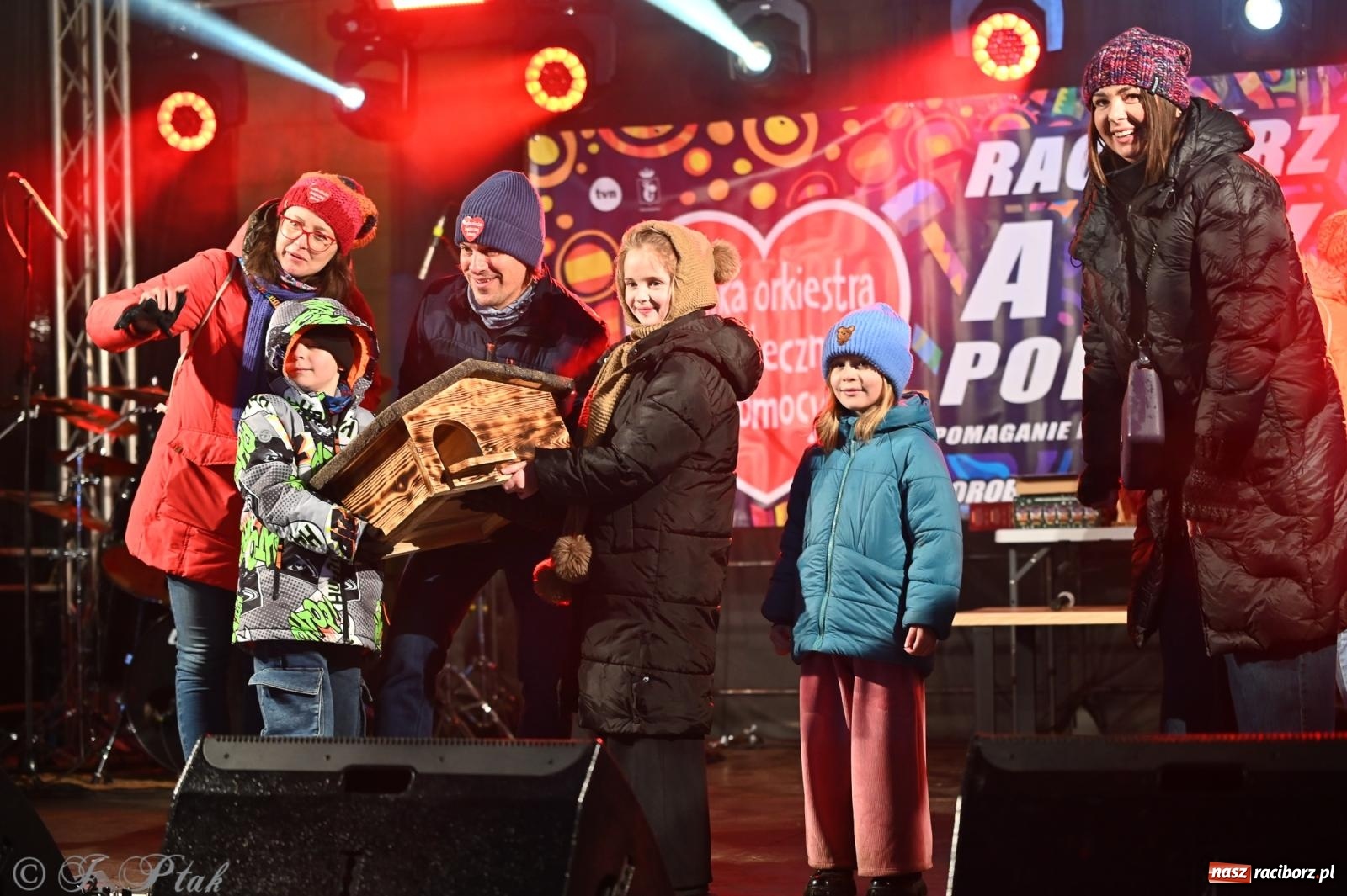 Zdjęcie w galerii na portalu naszraciborz.pl: Rock, ogień, Zumba i licytacje – tak przebiegł finał WOŚP na raciborskim Rynku [FOTO i WIDEO] wiadomości z regionu