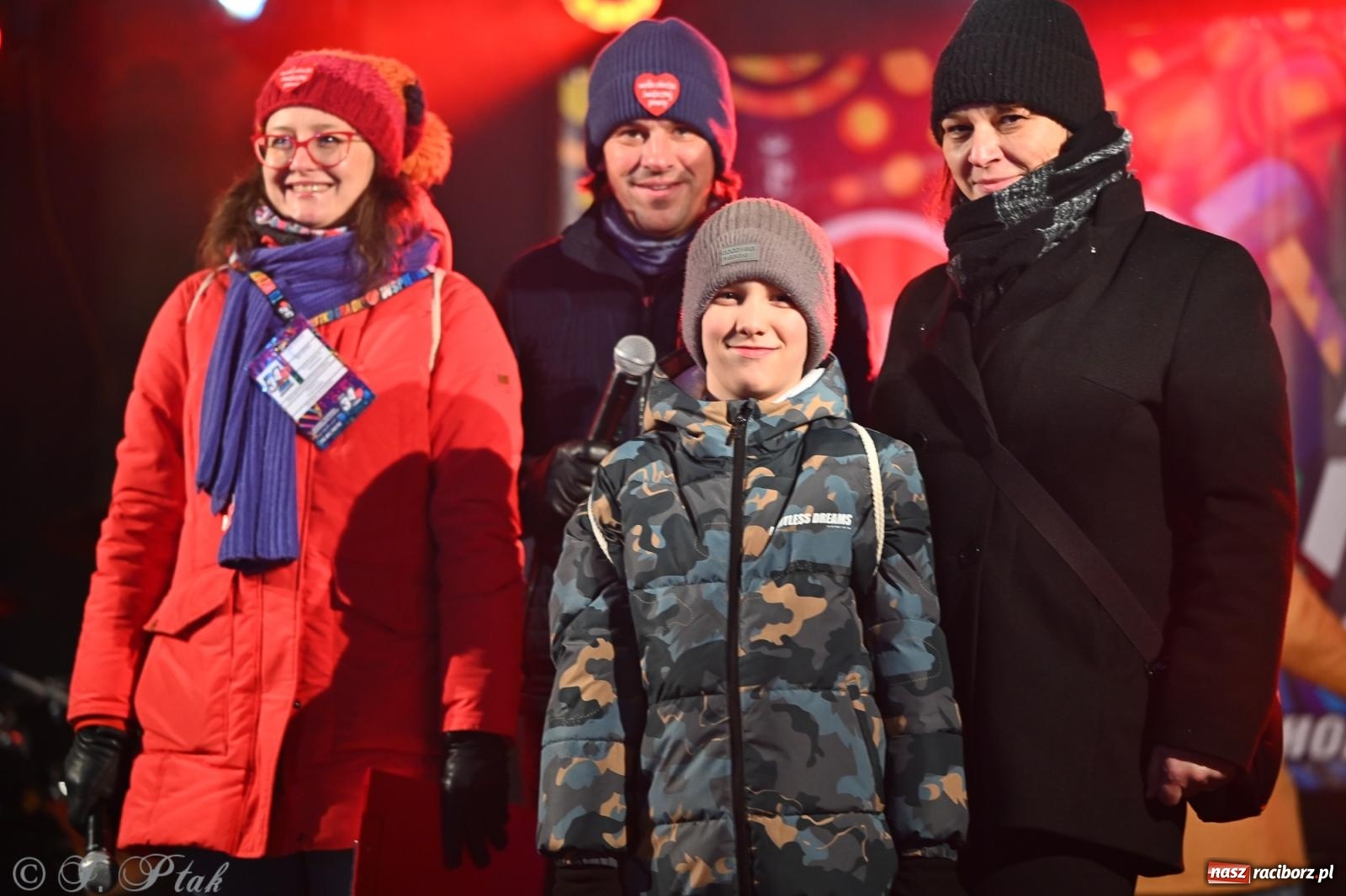 Zdjęcie w galerii na portalu naszraciborz.pl: Rock, ogień, Zumba i licytacje – tak przebiegł finał WOŚP na raciborskim Rynku [FOTO i WIDEO] wiadomości z regionu